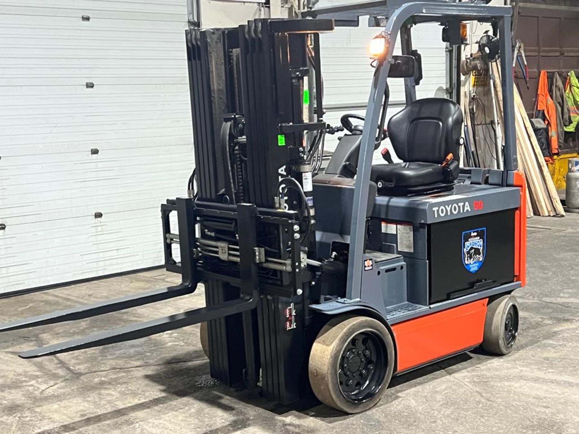 2017 Toyota 50 - 5,000lbs Capacity Electric Forklift 4-STAGE MAST with Sideshift & Fork Positioner - - Image 2 of 2