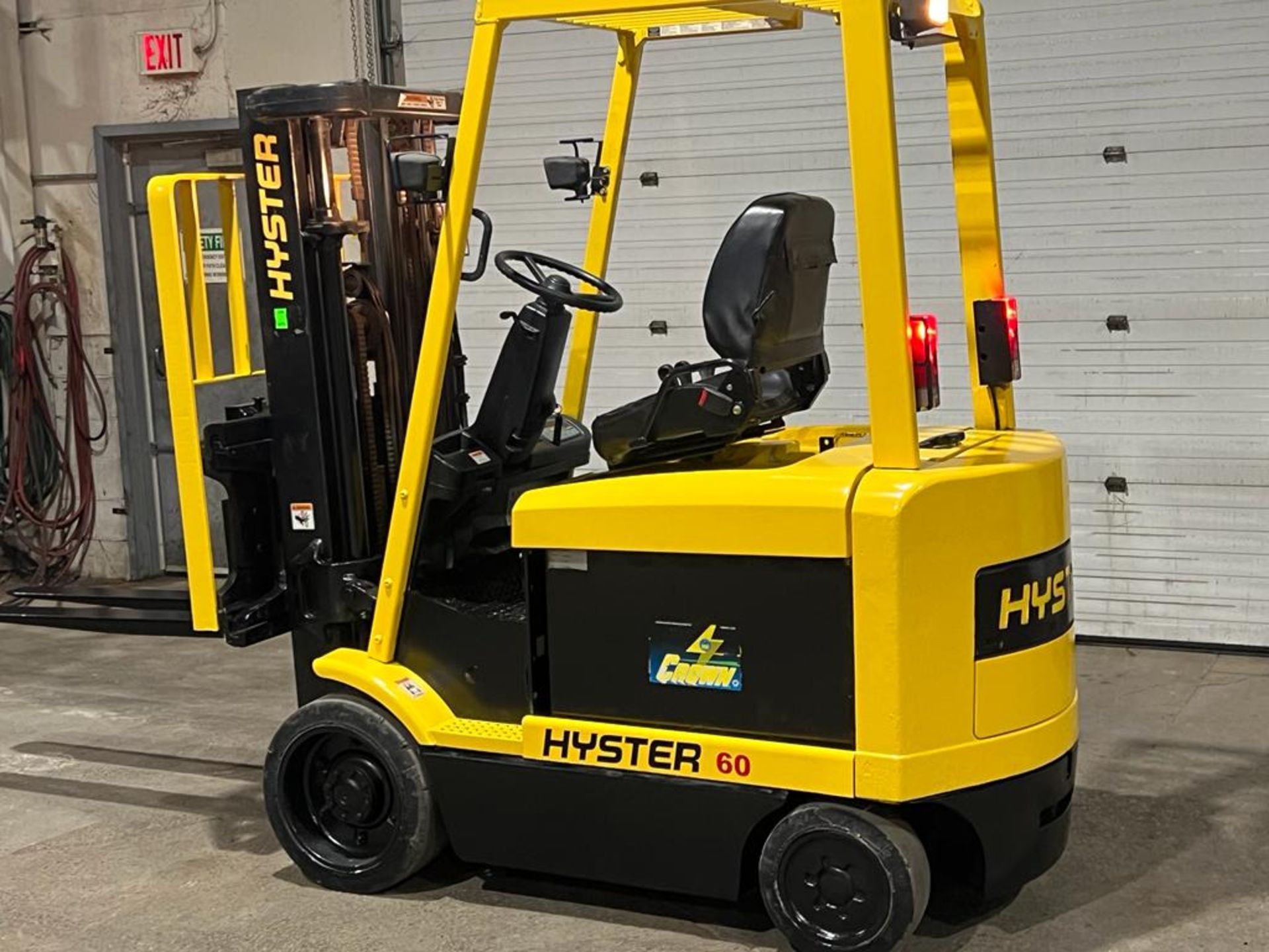 Hyster 60 - 6,000lbs Capacity Forklift Electric with Sideshift & 3 stage mast and Very Low Hours 48V - Image 2 of 3