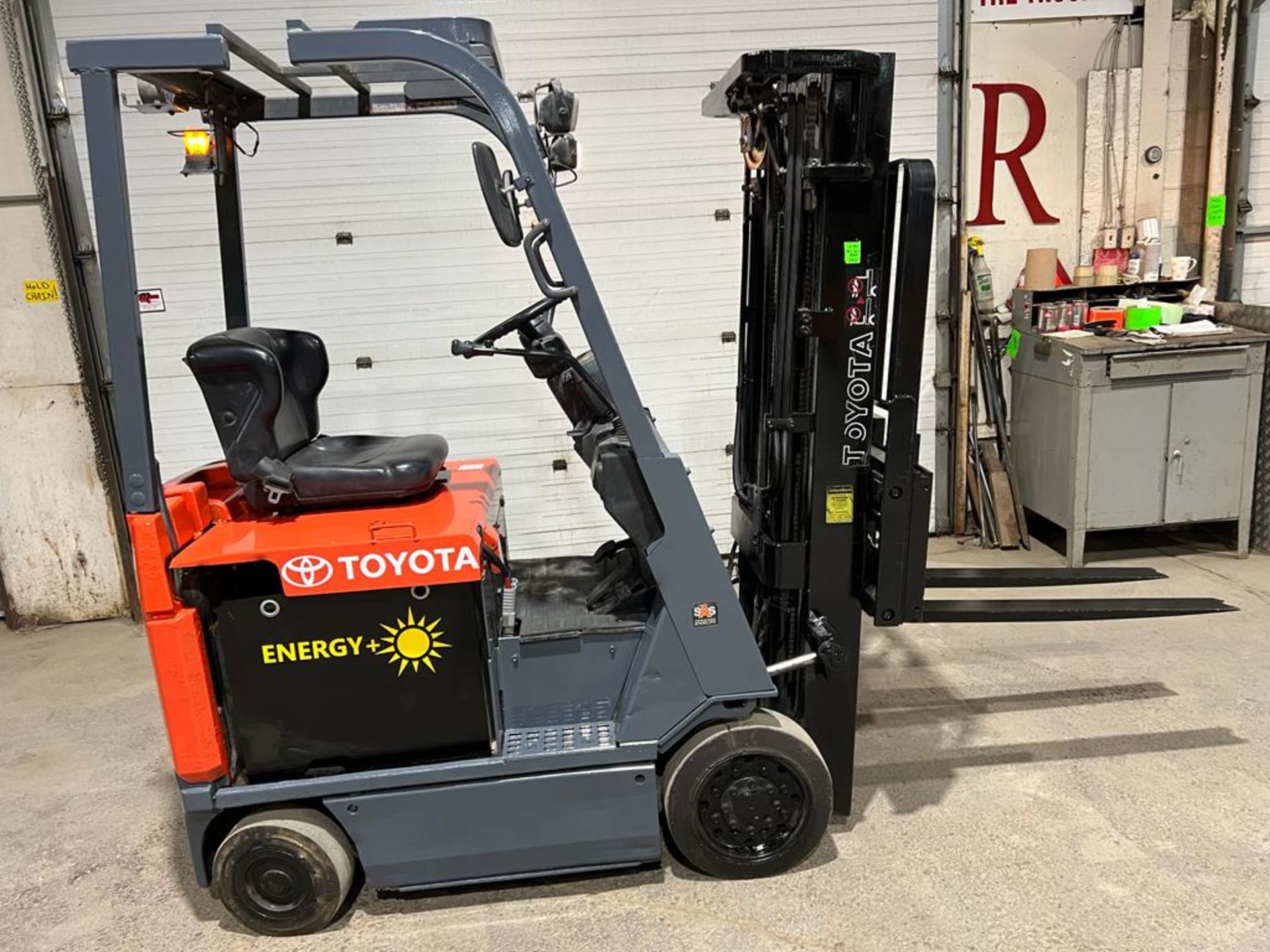 NICE Toyota 3,600lbs Capacity Forklift NEW 36V Battery with sideshift & 3-stage mast - FREE CUSTOMS