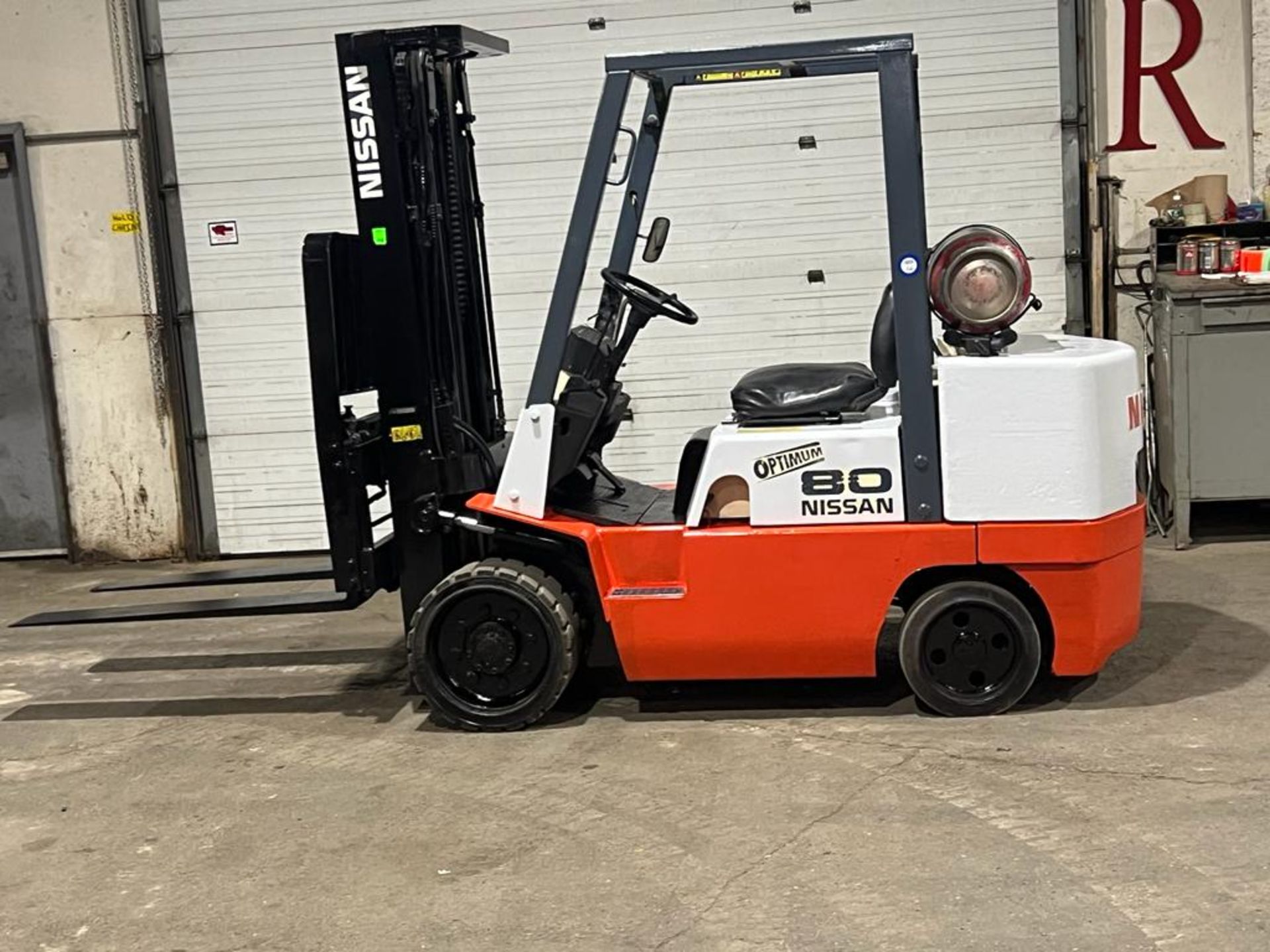 Nissan 80 - 8,000lbs Capacity Forklift with Sideshift & 3 stage mast and Low Hours (no propane - Image 5 of 5