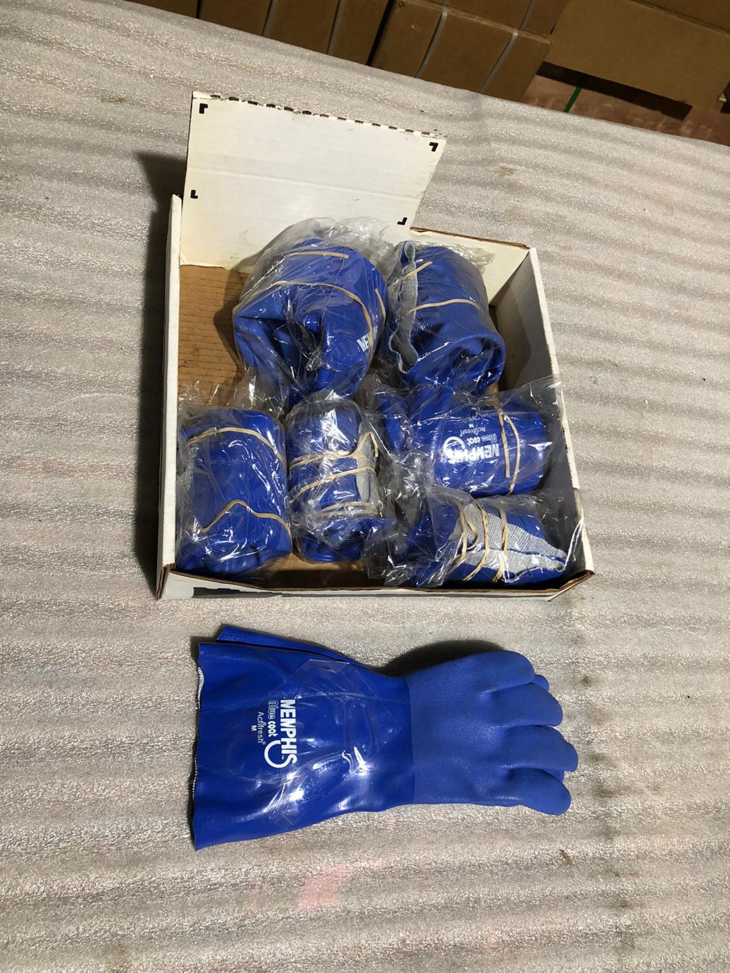 Memphis Blue Coat Waterproof Gloves - 7 pairs - Size M - Image 3 of 3