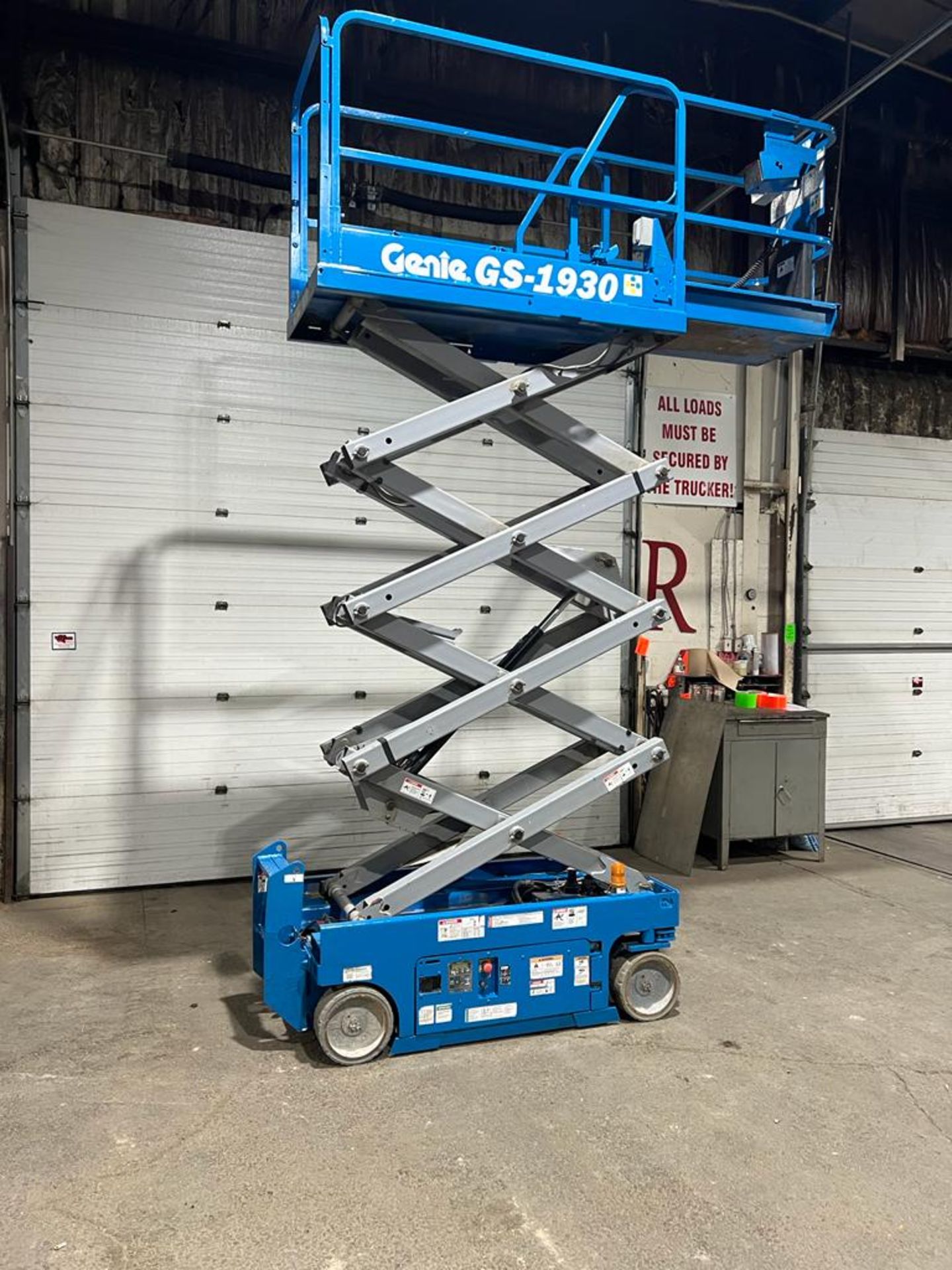 Genie GS-1930 Electric Motorized Scissor Lift - with Extendable Platform Deck with pendant - Image 2 of 3