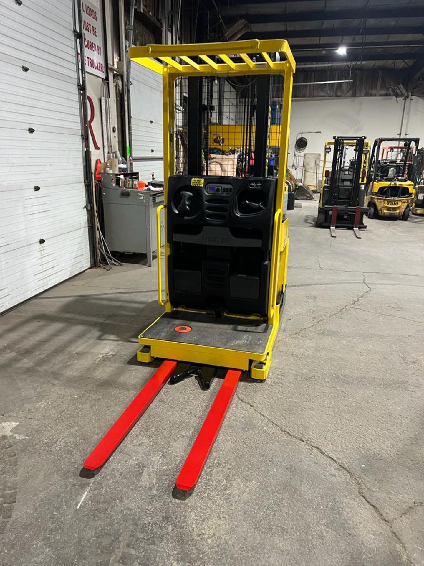 2015 Hyster Order Picker 3000lbs capacity electric Powered Pallet Cart 24V battery - FREE CUSTOMS - Image 2 of 4