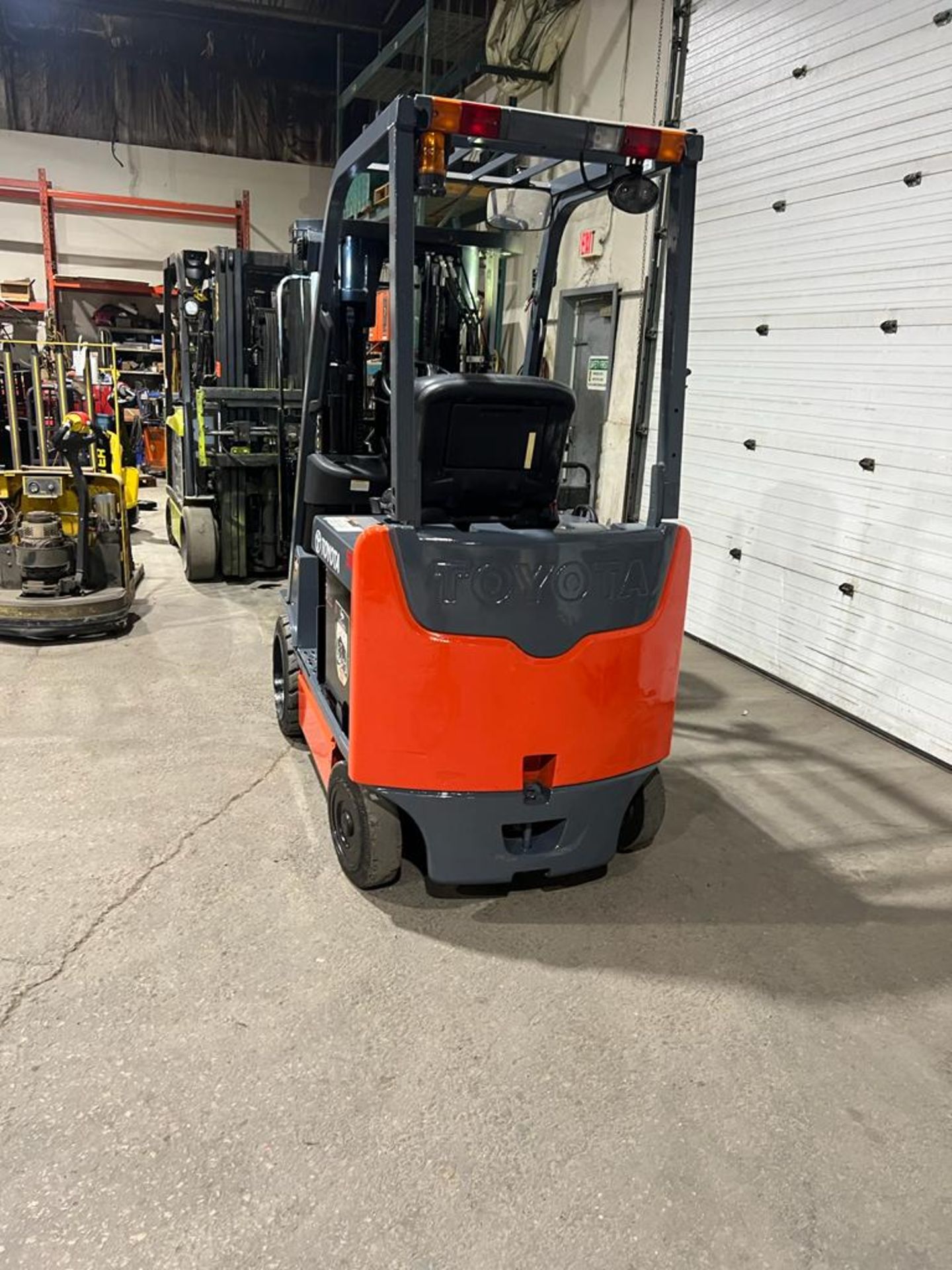 Toyota 5,000lbs Capacity Electric Forklift 4-STAGE MAST with Sideshift & 36V Battery - FREE CUSTOMS - Image 4 of 4