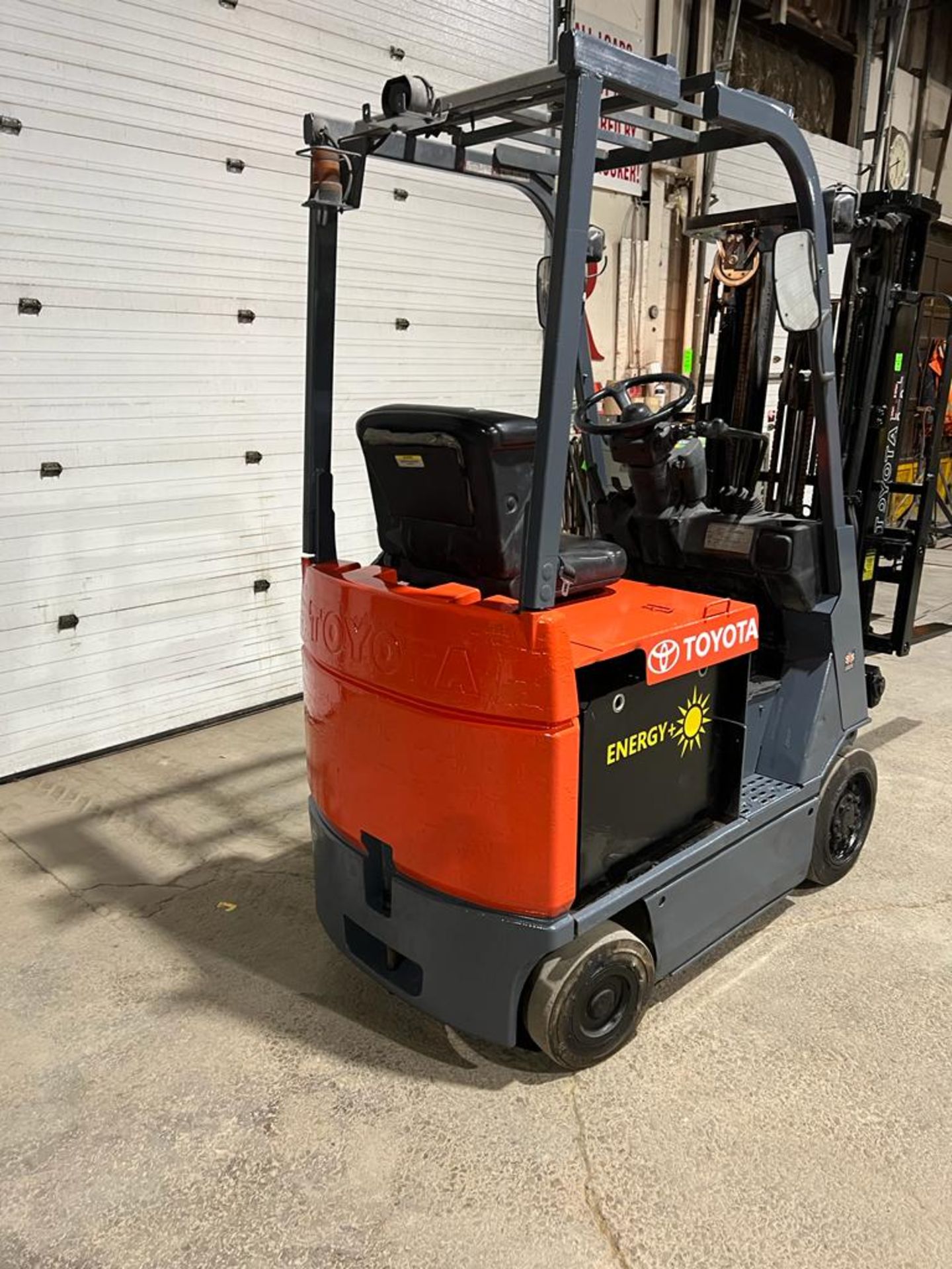 NICE Toyota 3,600lbs Capacity Forklift NEW 36V Battery with sideshift & 3-stage mast - FREE CUSTOMS - Image 3 of 4