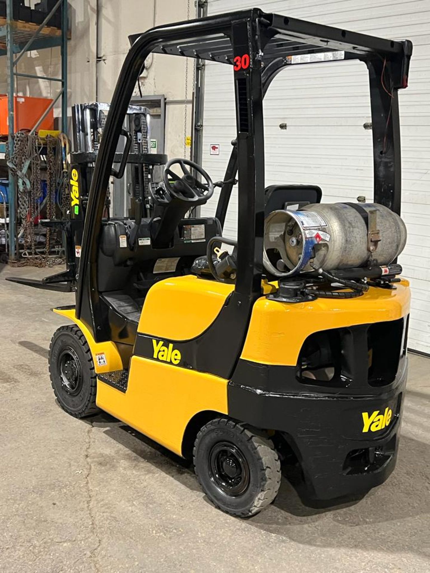 NICE 2016 Yale 30 - 3,000lbs Capacity OUTDOOR Forklift LPG (propane) with Trucker Mast & Foam Filled - Image 4 of 6