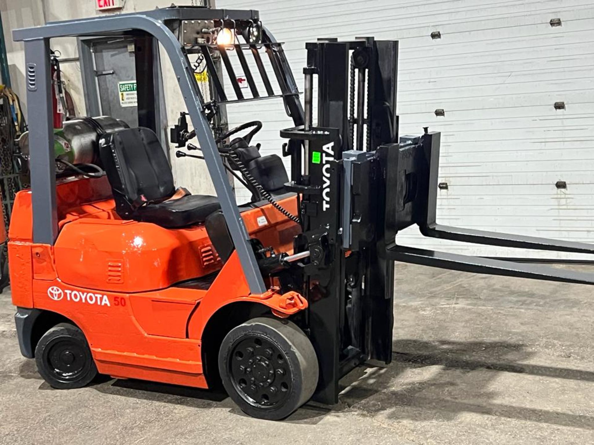 Toyota 5,000lbs Capacity Forklift LPG (propane) with Built On Scale and Trucker Mast - FREE CUSTOMS