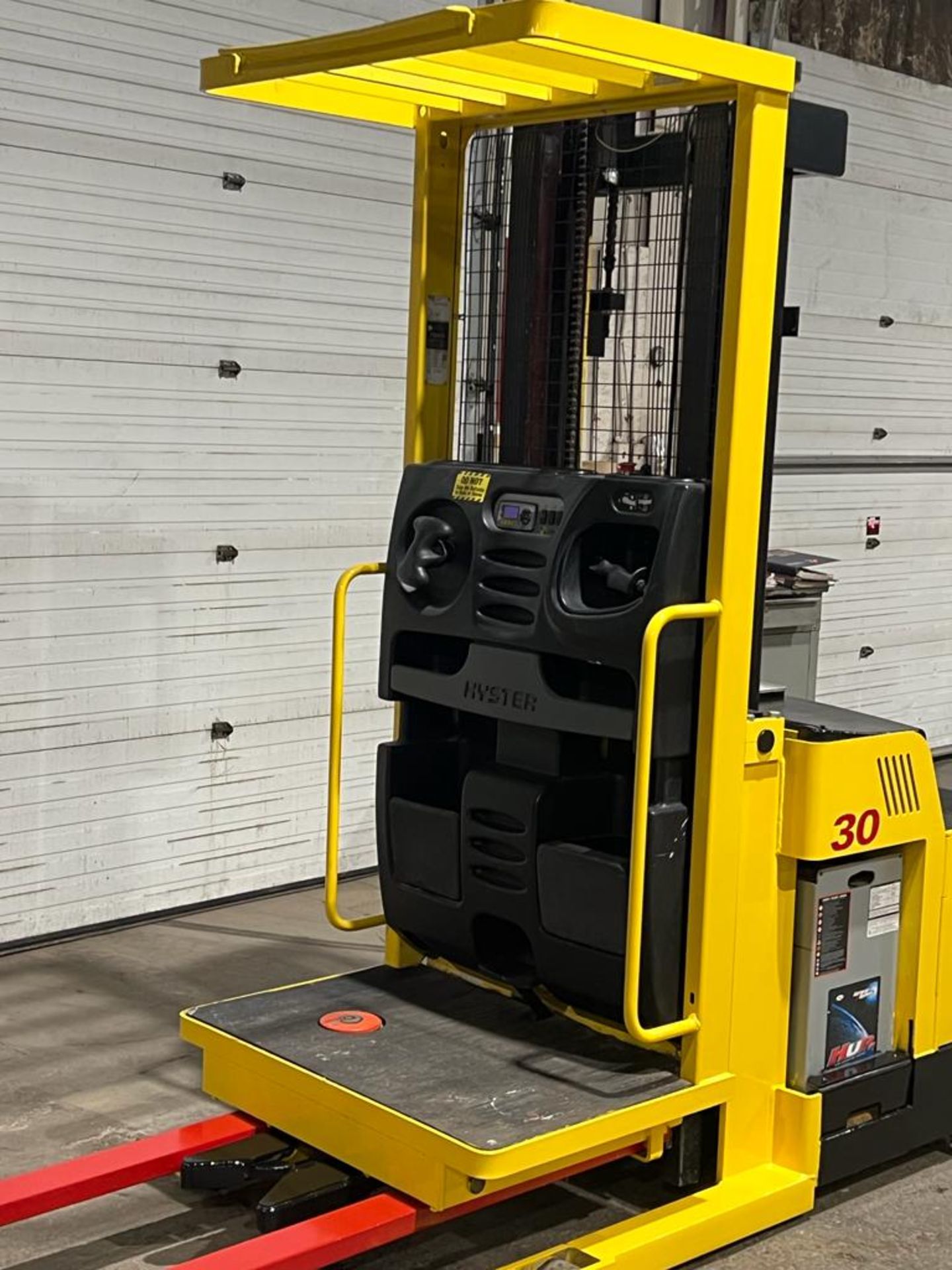2015 Hyster Order Picker 3000lbs capacity electric Powered Pallet Cart 24V battery - FREE CUSTOMS - Image 4 of 4