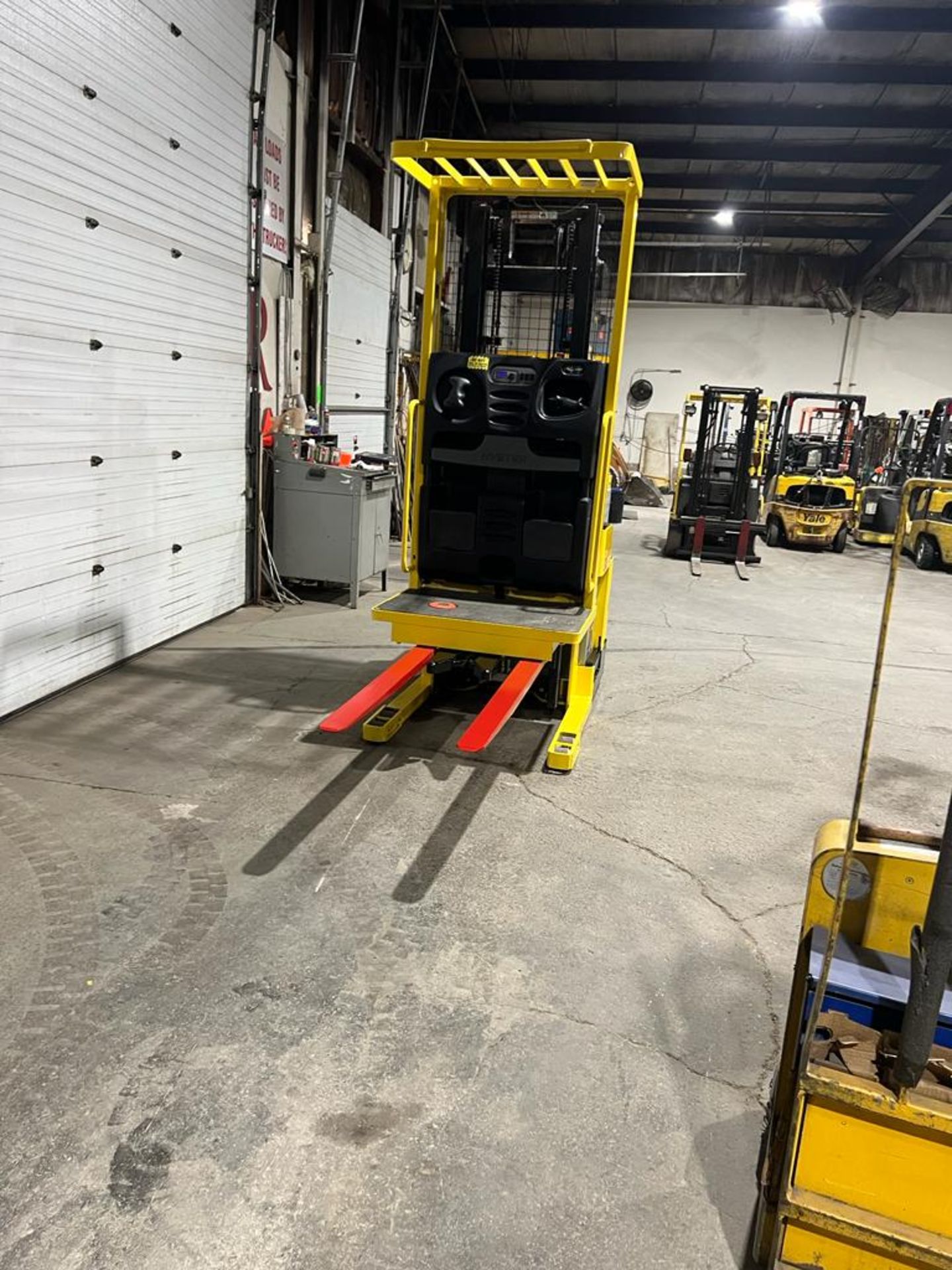 2015 Hyster Order Picker 3000lbs capacity electric Powered Pallet Cart 24V battery - FREE CUSTOMS - Image 2 of 4