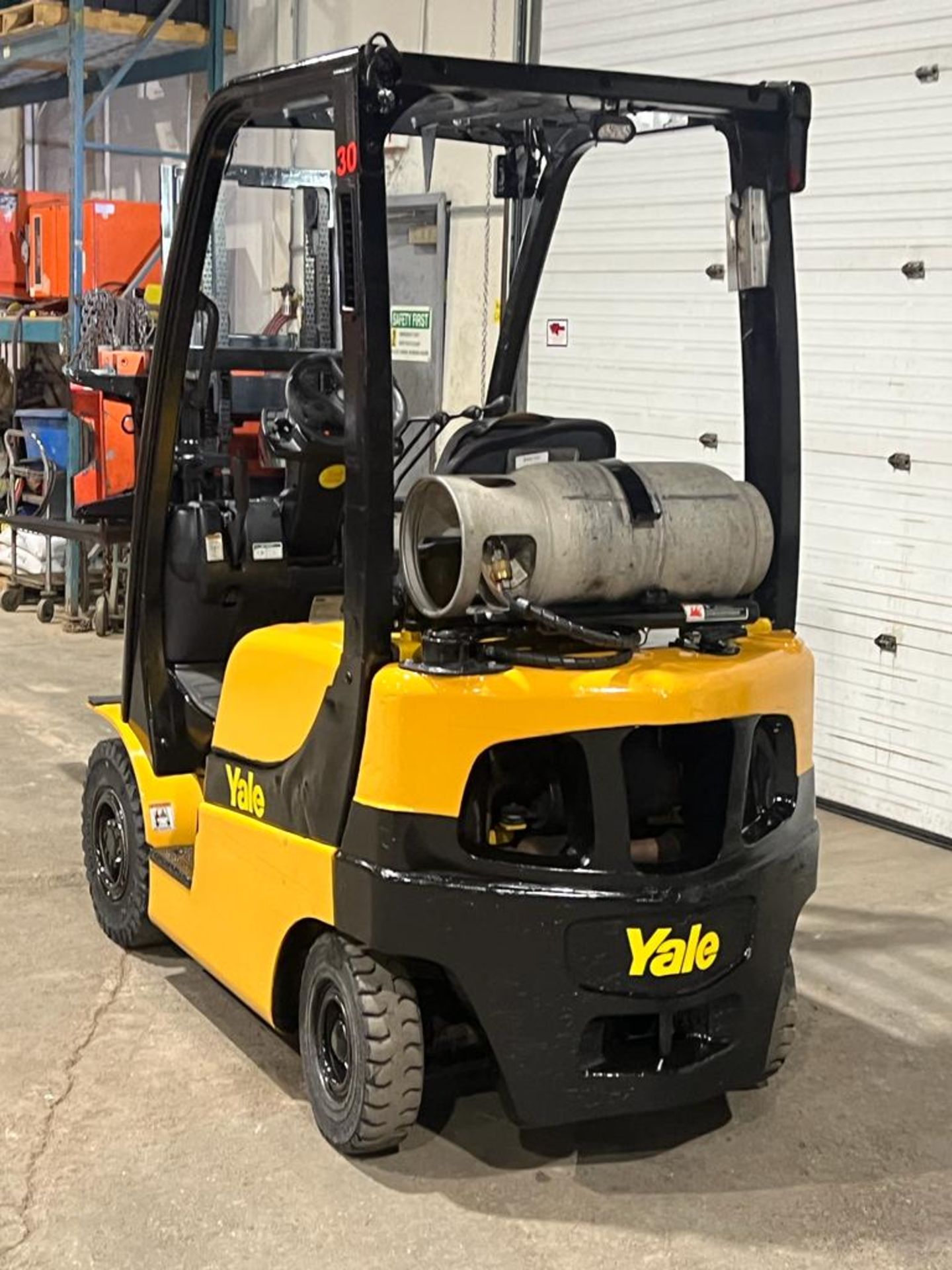 NICE 2015 Yale 30 - 3,000lbs Capacity OUTDOOR Forklift LPG (propane) with Trucker Mast & Foam Filled - Image 5 of 5