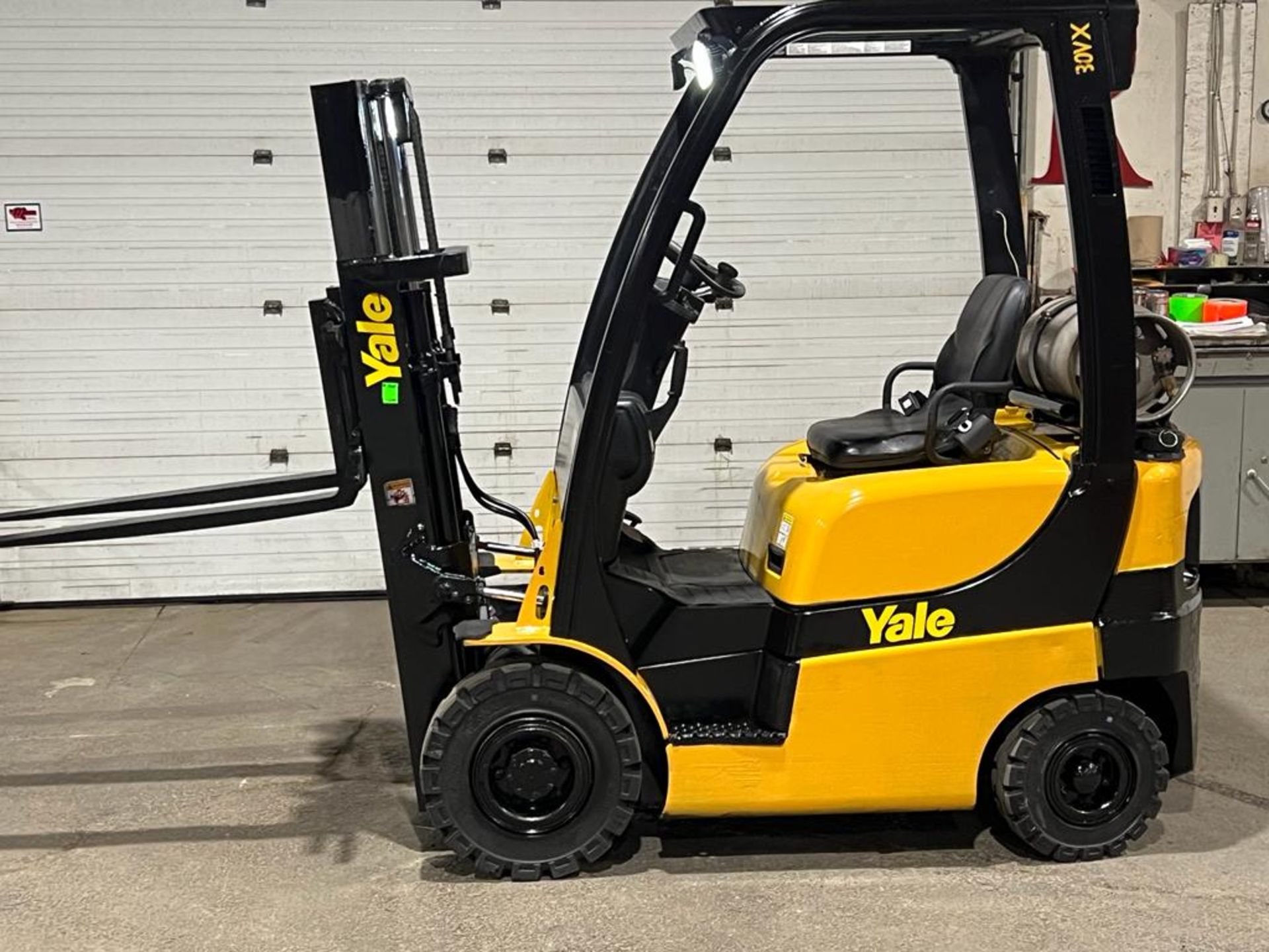 NICE 2016 Yale 30 - 3,000lbs Capacity OUTDOOR Forklift LPG (propane) with Trucker Mast & Foam Filled