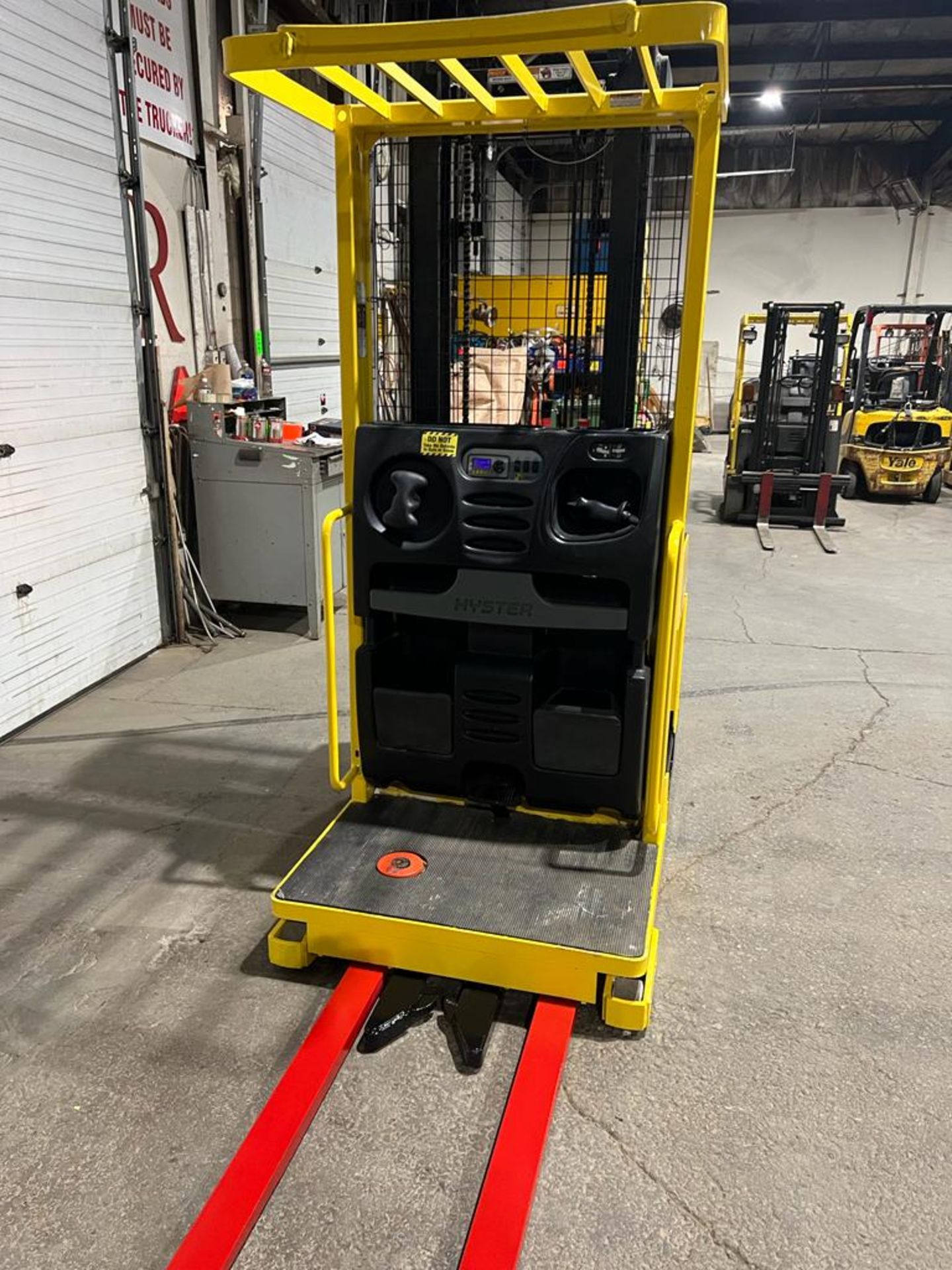 2015 Hyster Order Picker 3000lbs capacity electric Powered Pallet Cart 24V battery - FREE CUSTOMS - Image 2 of 5