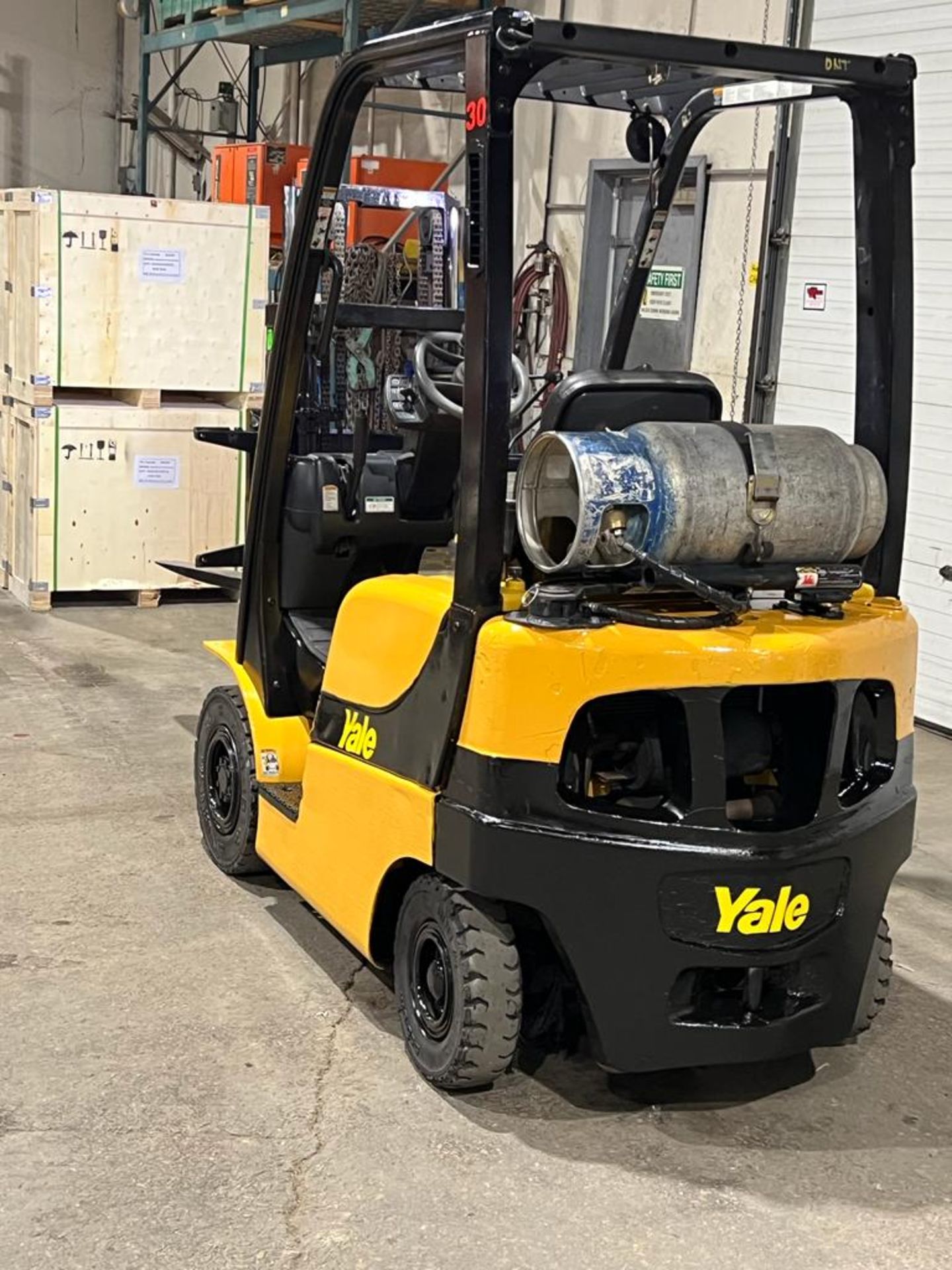 NICE 2015 Yale 30 - 3,000lbs Capacity OUTDOOR Forklift LPG (propane) with Trucker Mast & Foam Filled - Image 2 of 5