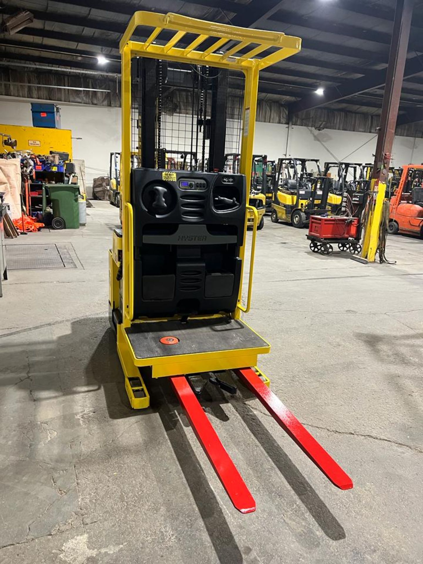 2015 Hyster Order Picker 3000lbs capacity electric Powered Pallet Cart 24V battery - FREE CUSTOMS - Image 4 of 5