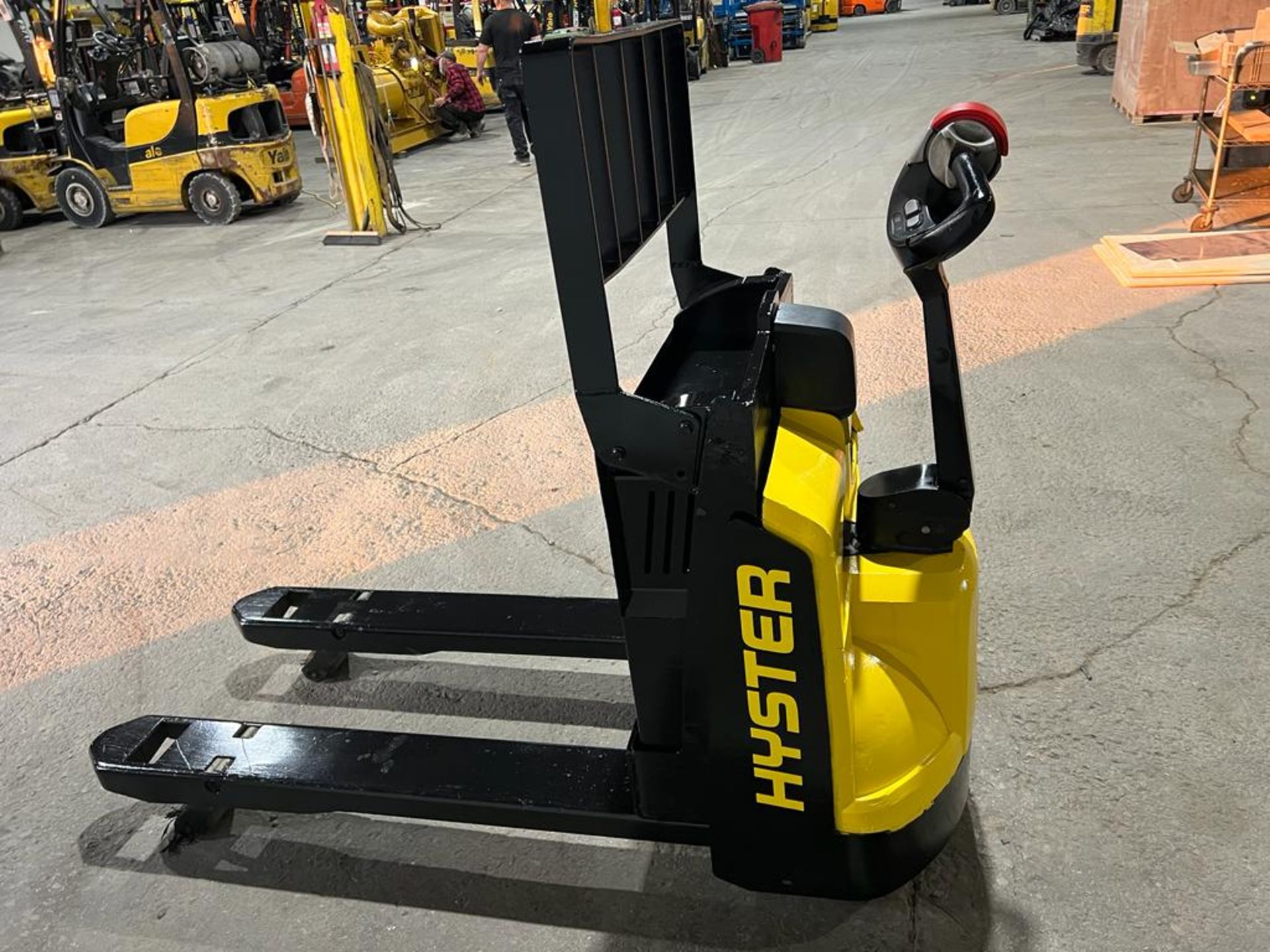 Hyster Walk Behind 4,500lbs capacity Electric Powered Pallet Cart 24V - VERY LOW HOURS - Image 3 of 4