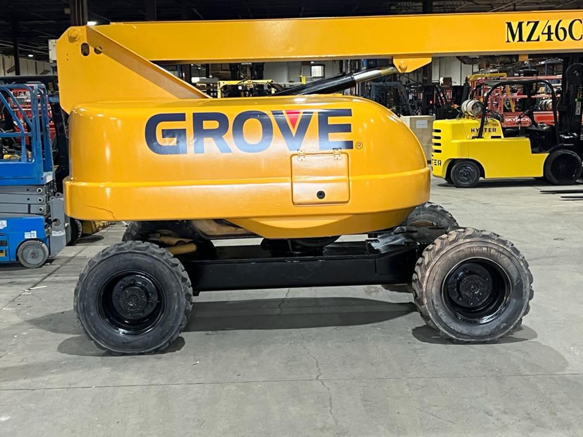 Grove model MZ46C Zoom Boom Man Lift Unit with 46' Working Height Lift and Low Hours NICE MACHINE - Image 7 of 10