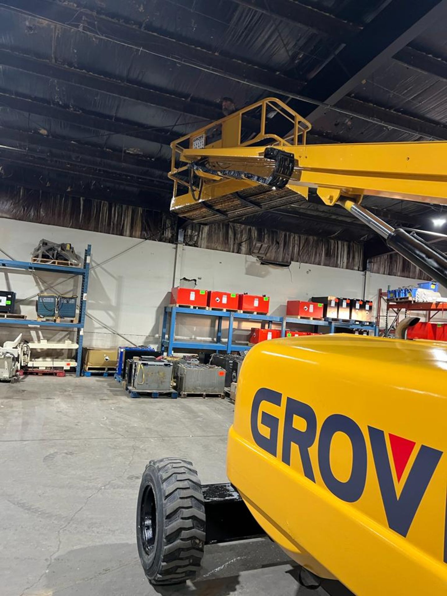 Grove model MZ46C Zoom Boom Man Lift Unit with 46' Working Height Lift and Low Hours NICE MACHINE - Image 2 of 10