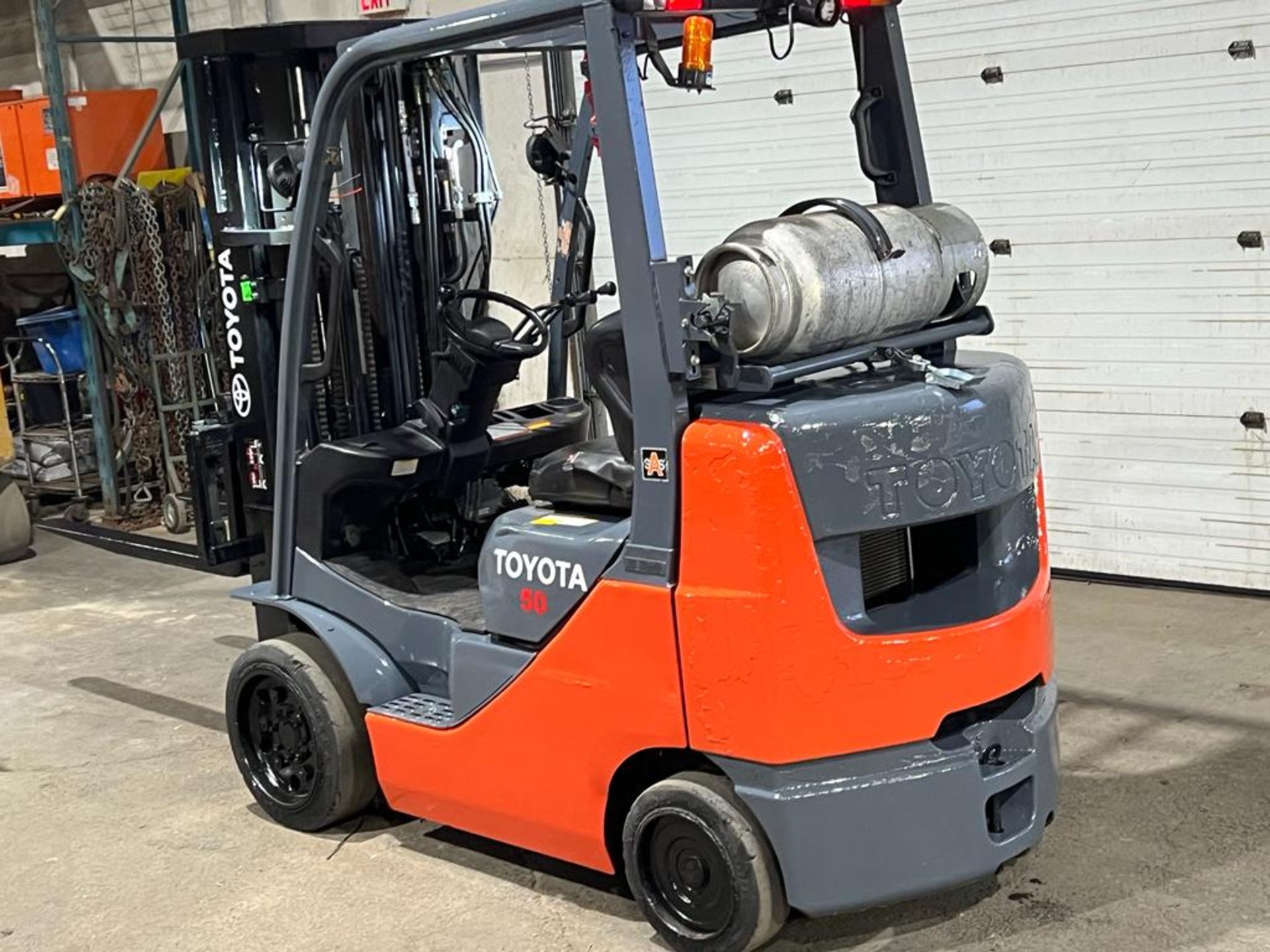 2014 Toyota 5,000lbs Capacity Forklift LPG (propane) battery with Sideshift and 3-stage Mast (no - Image 5 of 5