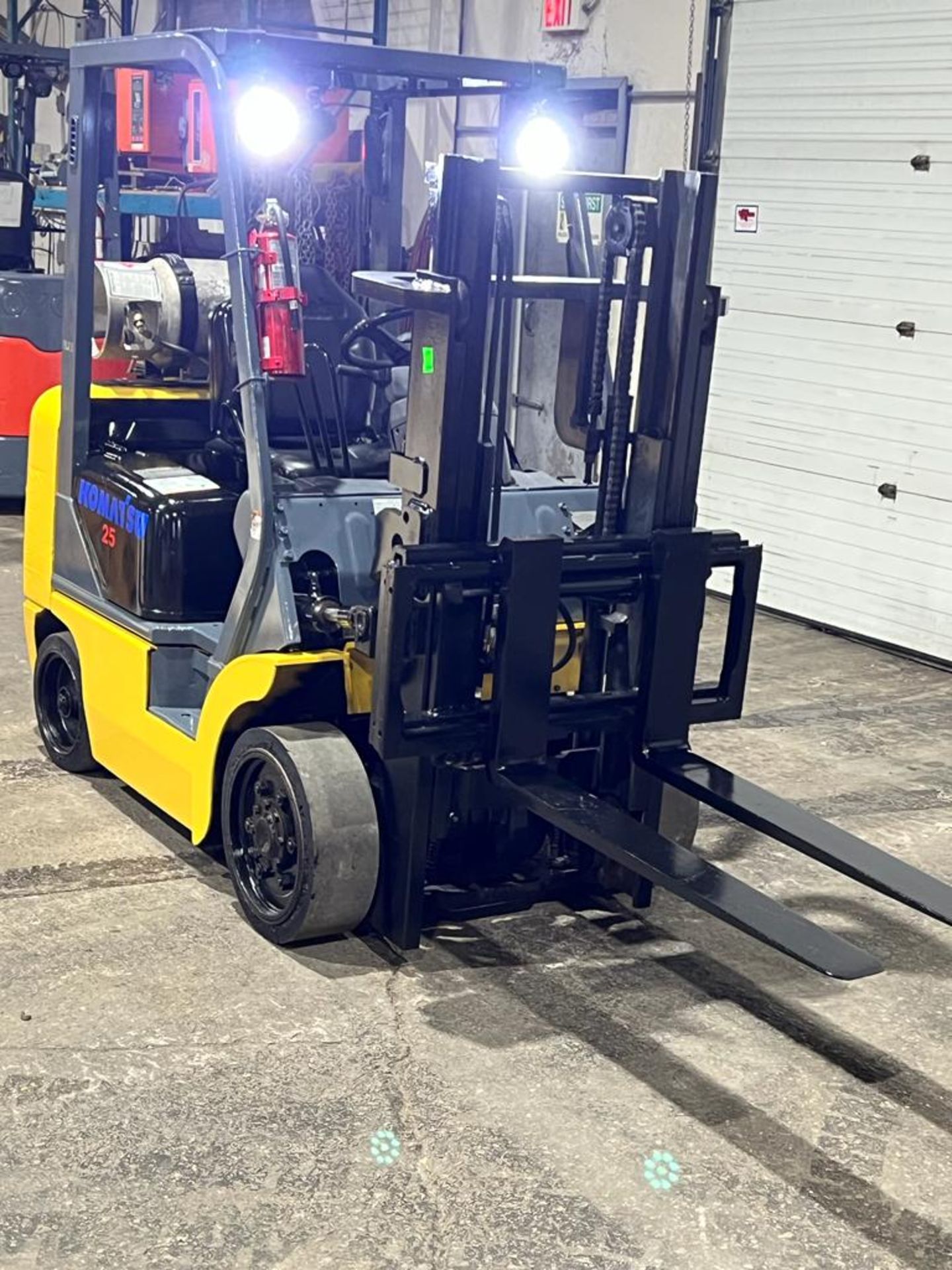 Komatsu 5,000lbs Capacity Forklift LPG (Propane) with Sideshift (no propane tank included) - FREE - Image 2 of 2