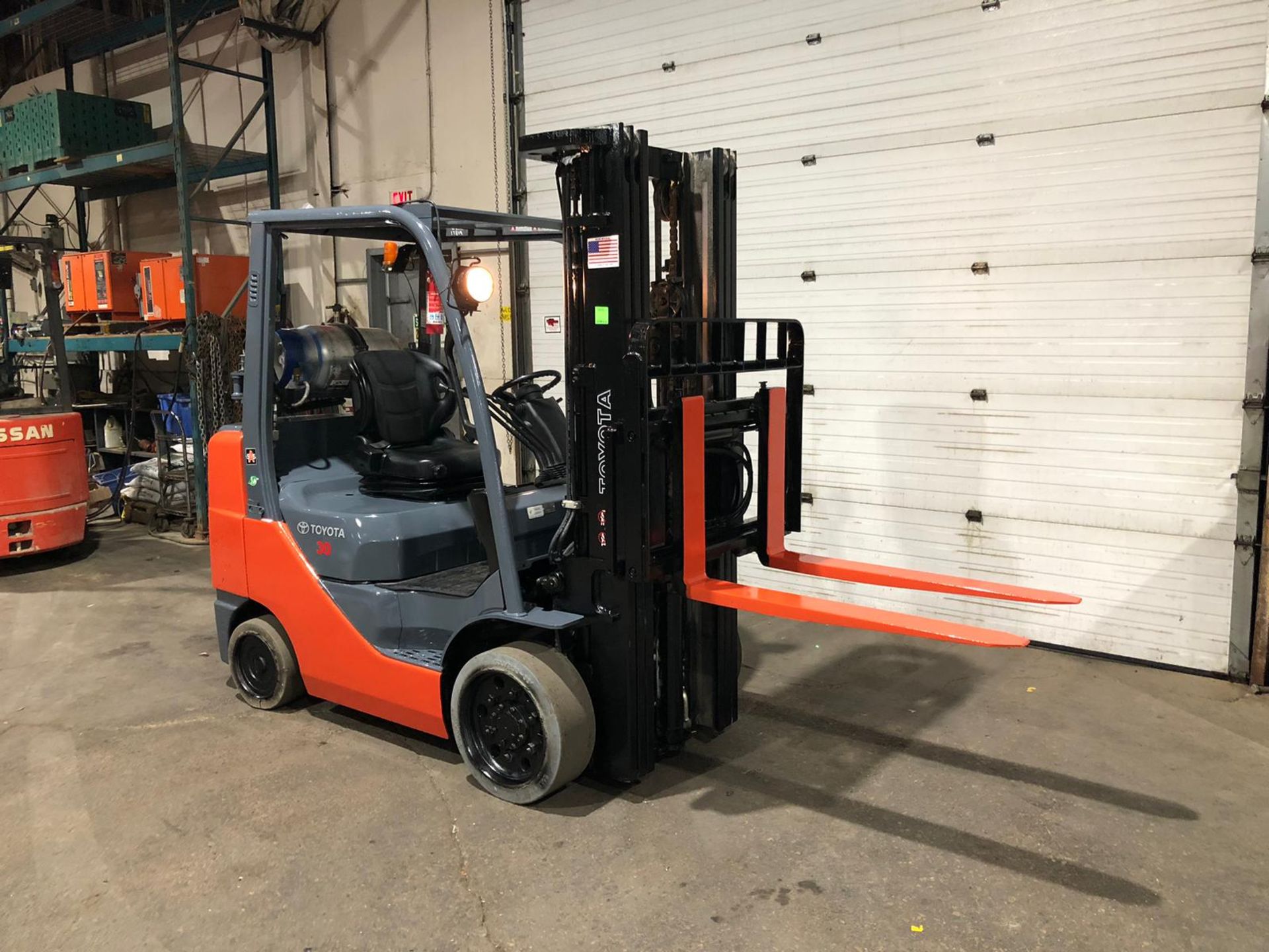2012 Toyota 6,000lbs Capacity LPG (Propane) Forklift with sideshift and 3-STAGE MAST - Image 5 of 5