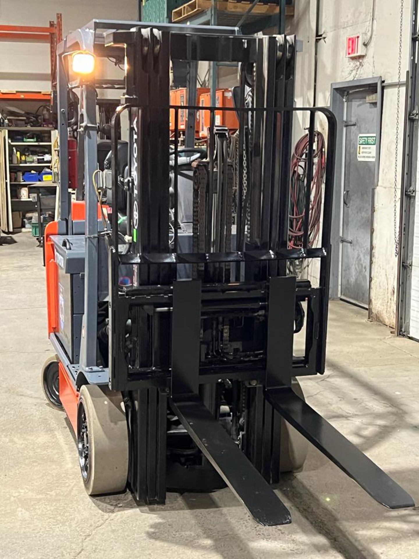 2014 Toyota 5,000lbs Capacity Electric Forklift with sideshift and 3-STAGE MAST - FREE CUSTOMS - Image 3 of 3