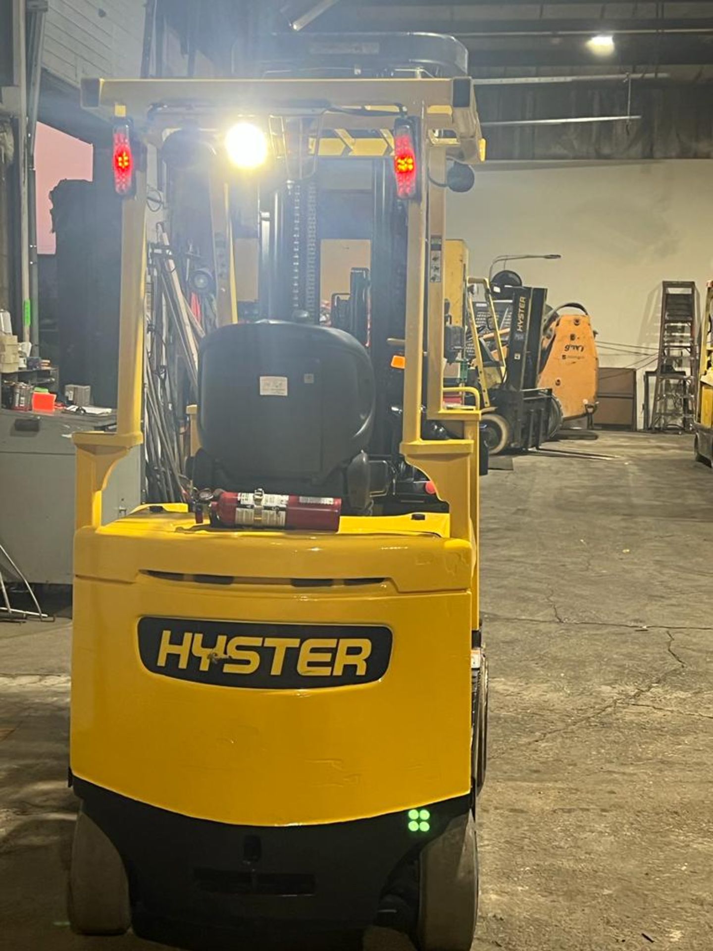 2017 Hyster 5,000lbs Capacity Forklift Electric with 48V Battery & 4-STAGE MAST with Sideshift - Image 4 of 4