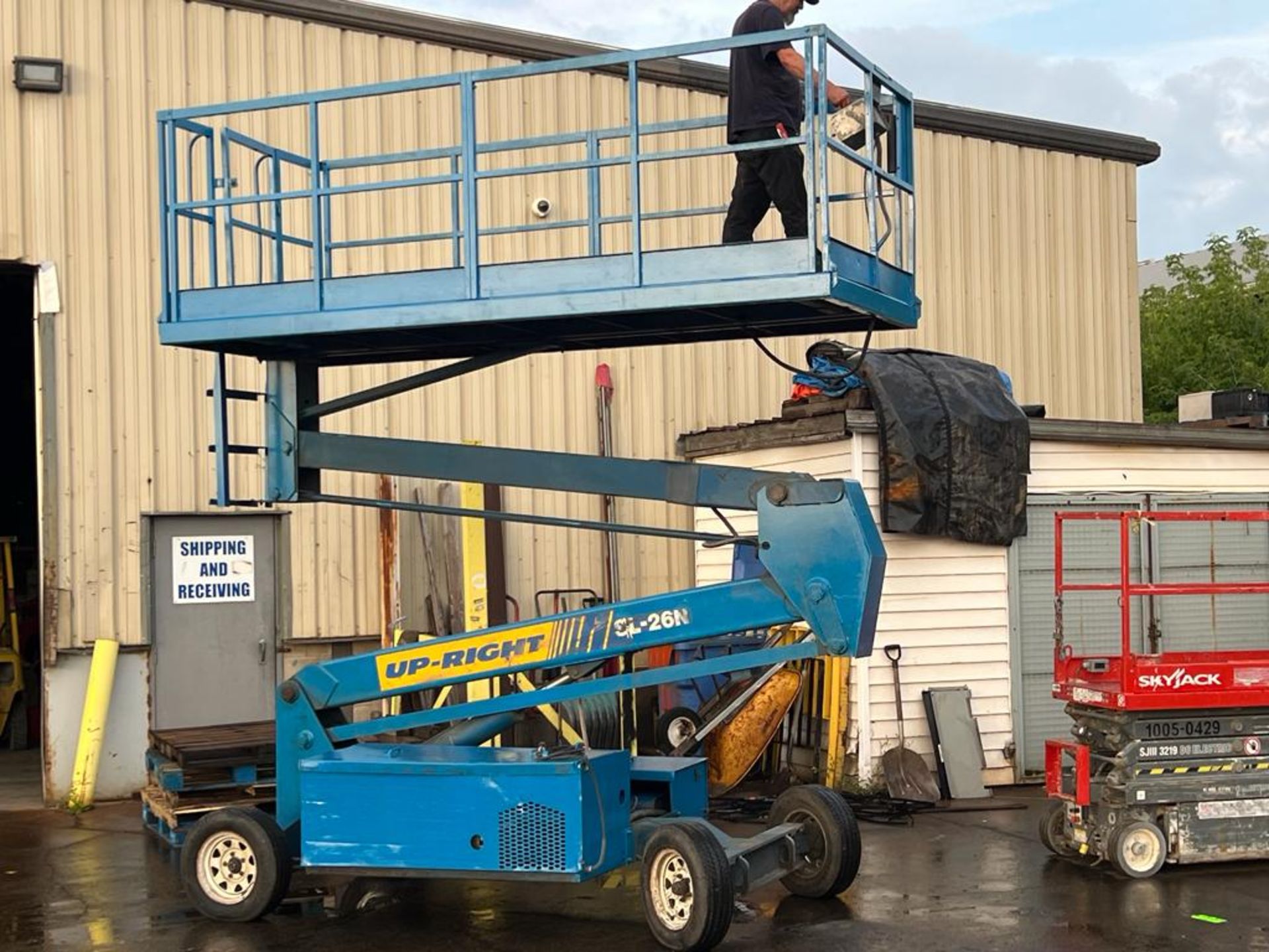 Up-Right SL-26 Electric Motorized Scissor Lift - with pendant controller with extendable platform - Image 3 of 4