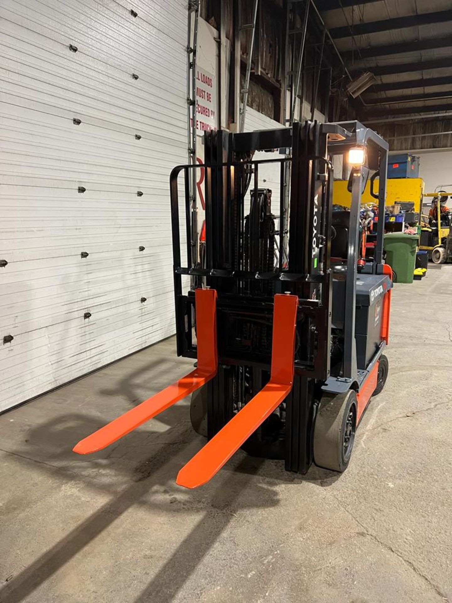2014 Toyota 5,000lbs Capacity Forklift Electric 48V with 48" FORKS with Sideshift & Plumbed for Fork - Image 2 of 5