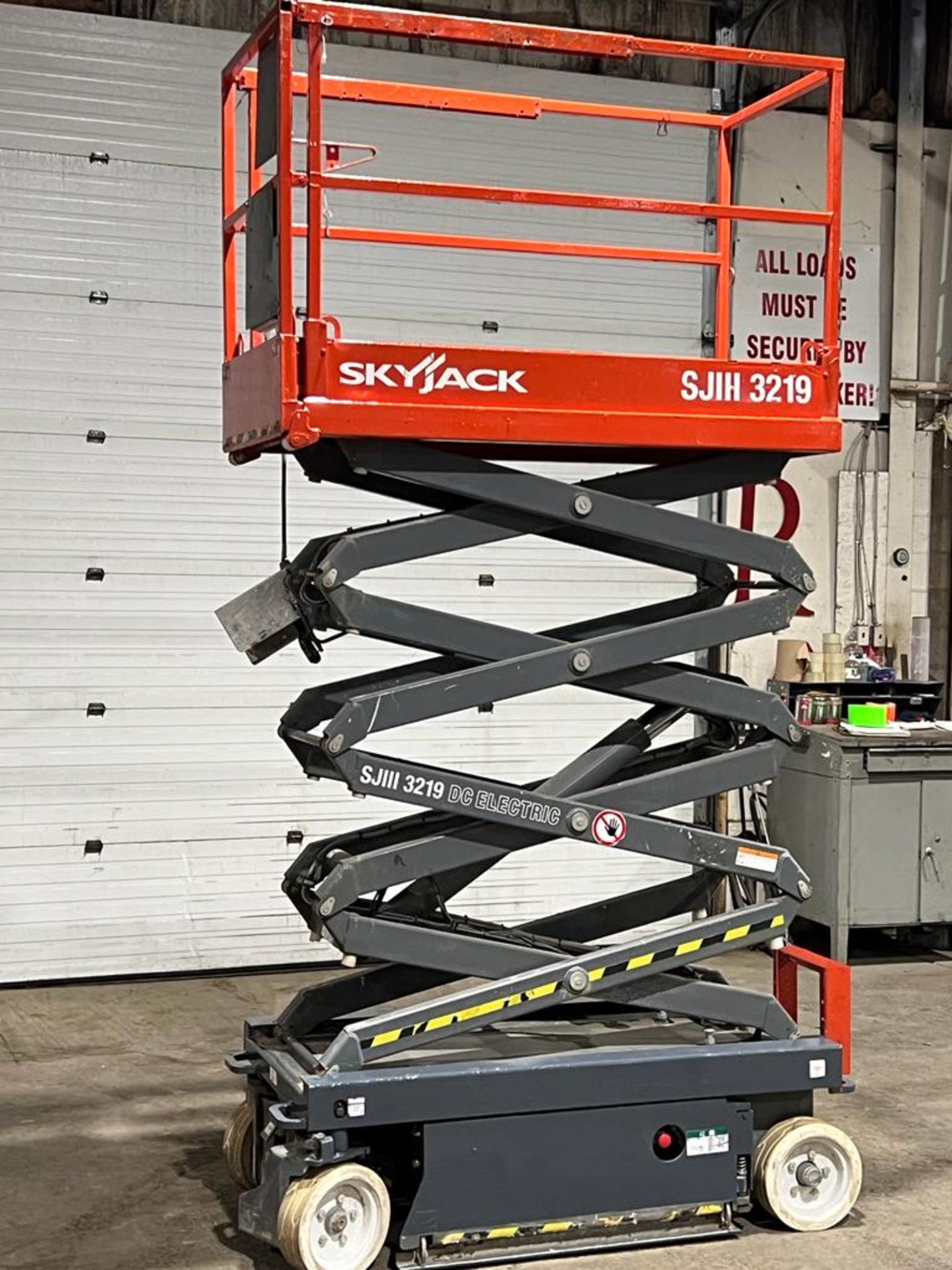 2013 SkyJack III Electric Scissor Lift model 3219 - 19 feet lift, 32 inch width deck with pendant - Image 3 of 3