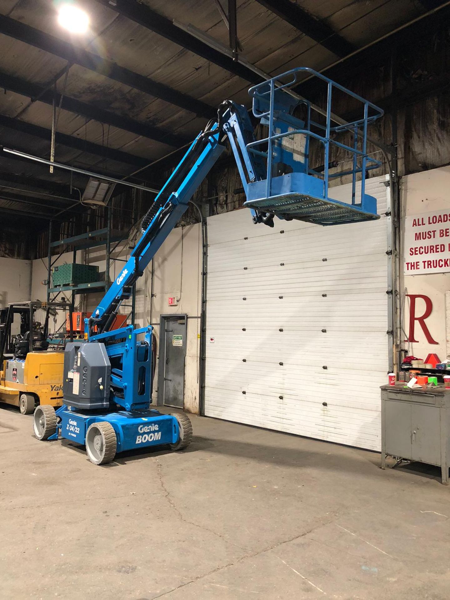 2007 Genie Boom Lift model Z-34/22N with 34' high 500lbs Lift Capacity with VERY LOW hours ELECTRIC - Image 2 of 4
