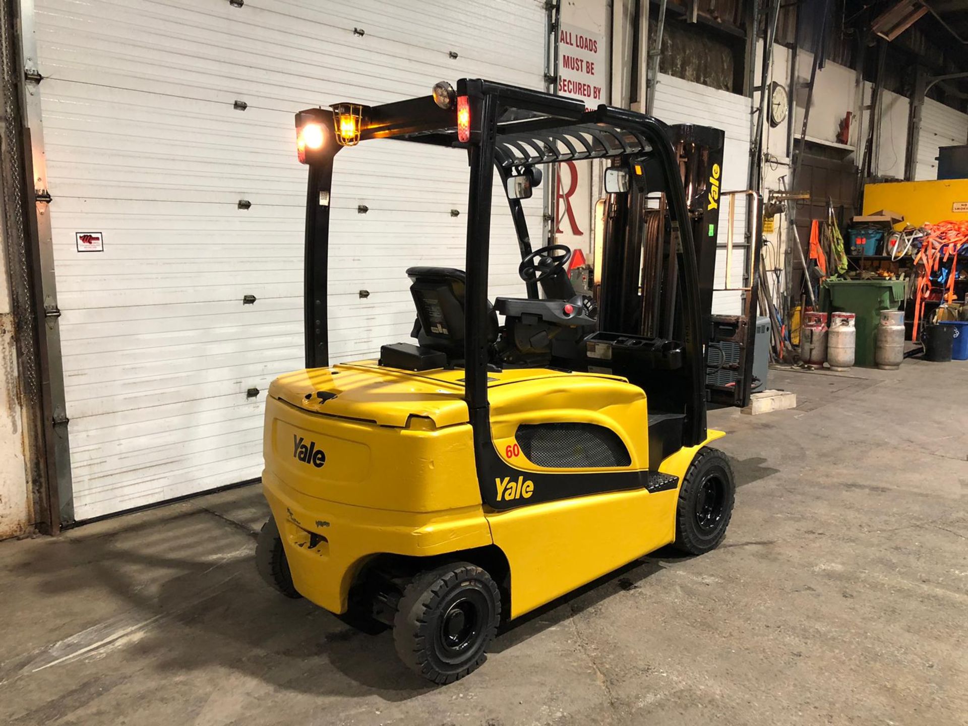 MINT 2019 Yale 6,000lbs Capacity Forklift INDOOR / OUTDOOR Electric 80V with Charger with Sideshift - Image 5 of 5