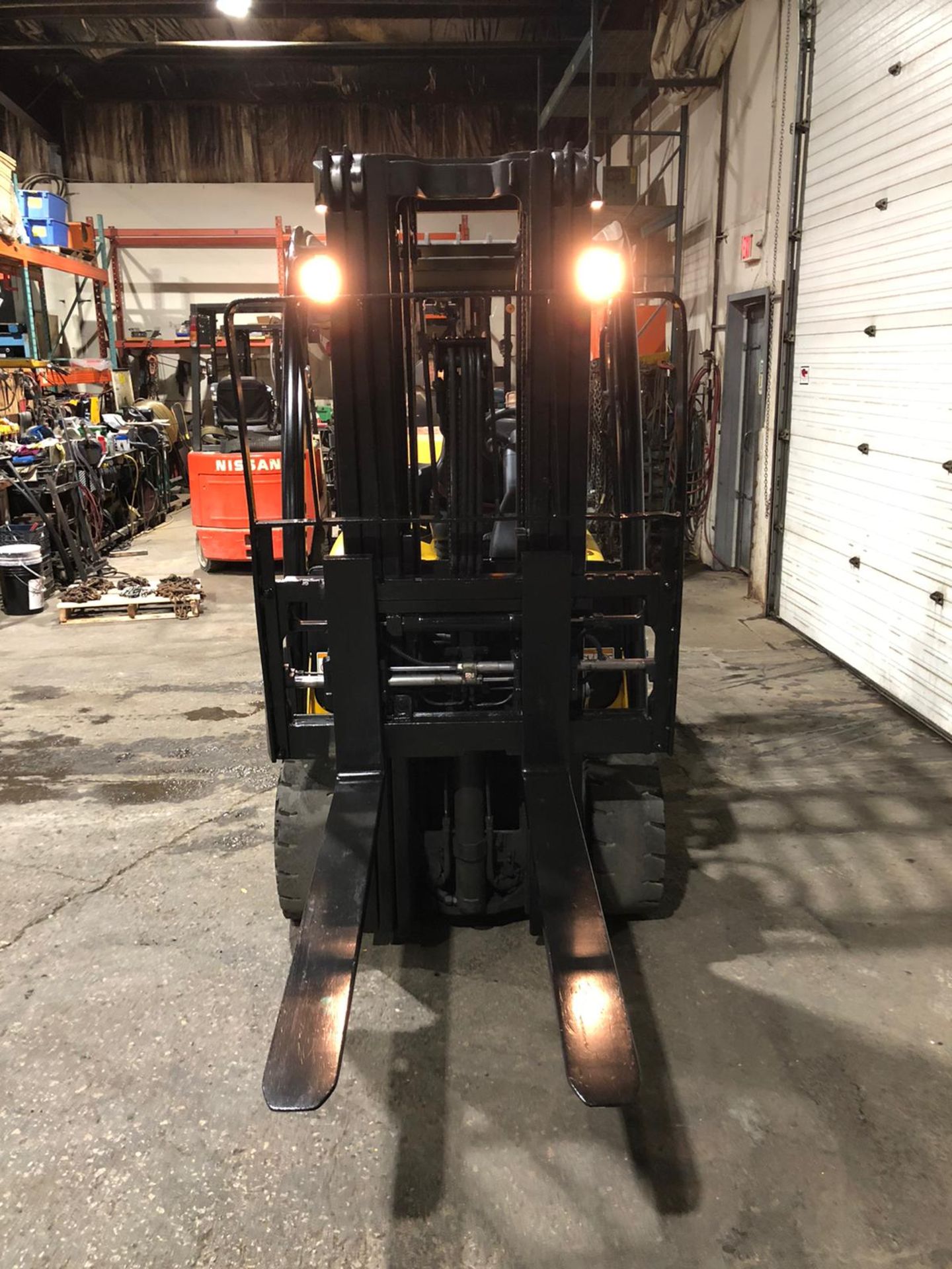 MINT 2019 Yale 6,000lbs Capacity Forklift INDOOR / OUTDOOR Electric 80V with Sideshift - Image 5 of 6