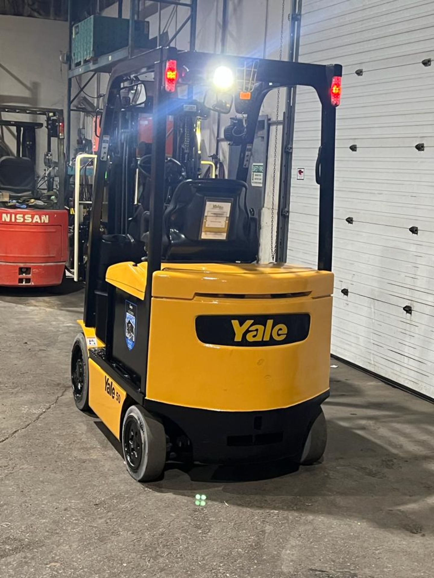 2016 Yale 5,000lbs Capacity EXPLOSION PROOF Forklift Electric 48V 4-STAGE MAST with Sideshif and Low - Image 3 of 3