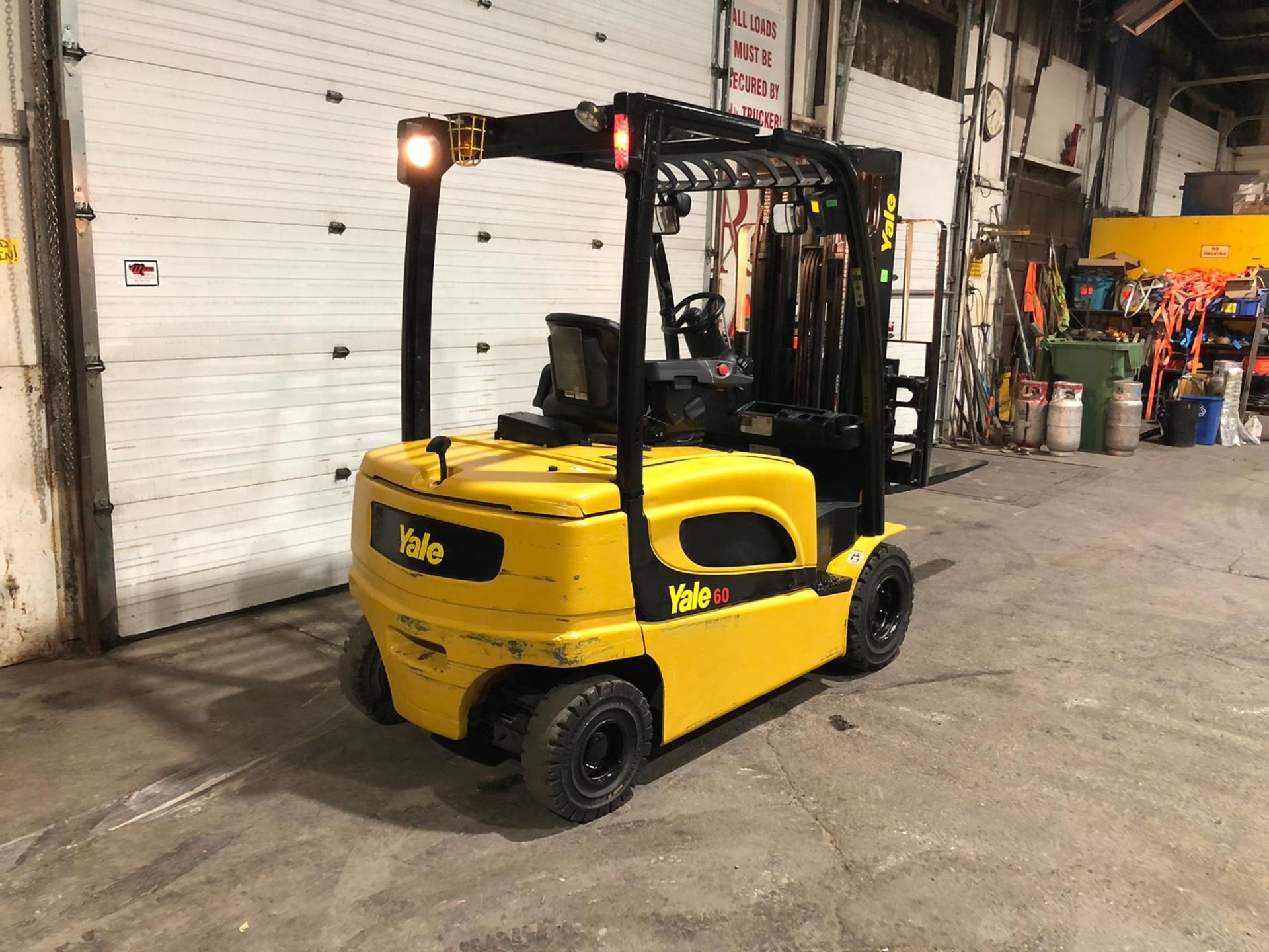 MINT 2019 Yale 6,000lbs Capacity Forklift INDOOR / OUTDOOR Electric 80V with Sideshift & Fork - Image 2 of 5
