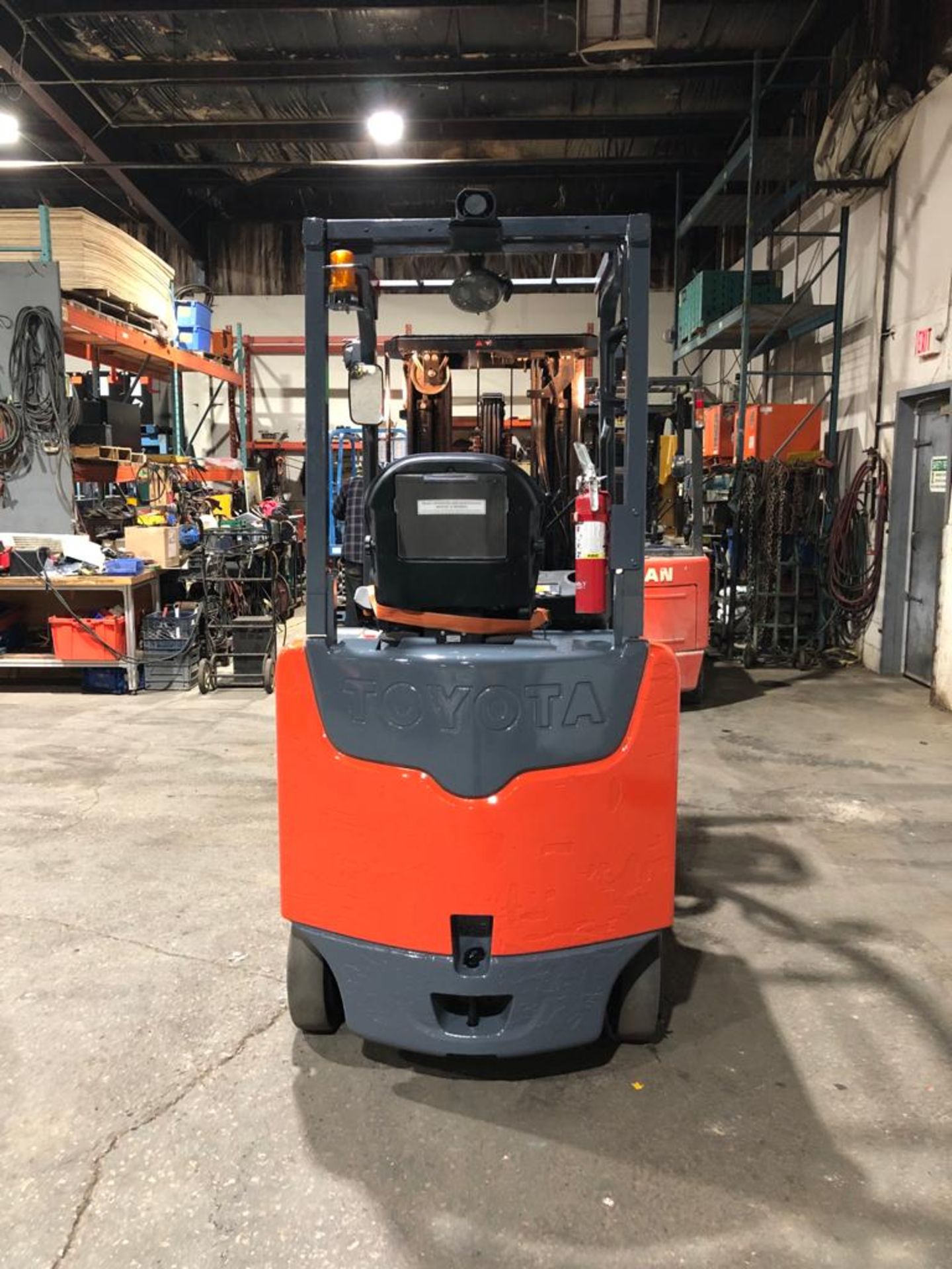 2016 Toyota 5,000lbs Capacity Forklift Electric with Sideshift and 3-stage Mast 36V - FREE CUSTOMS - Image 3 of 5