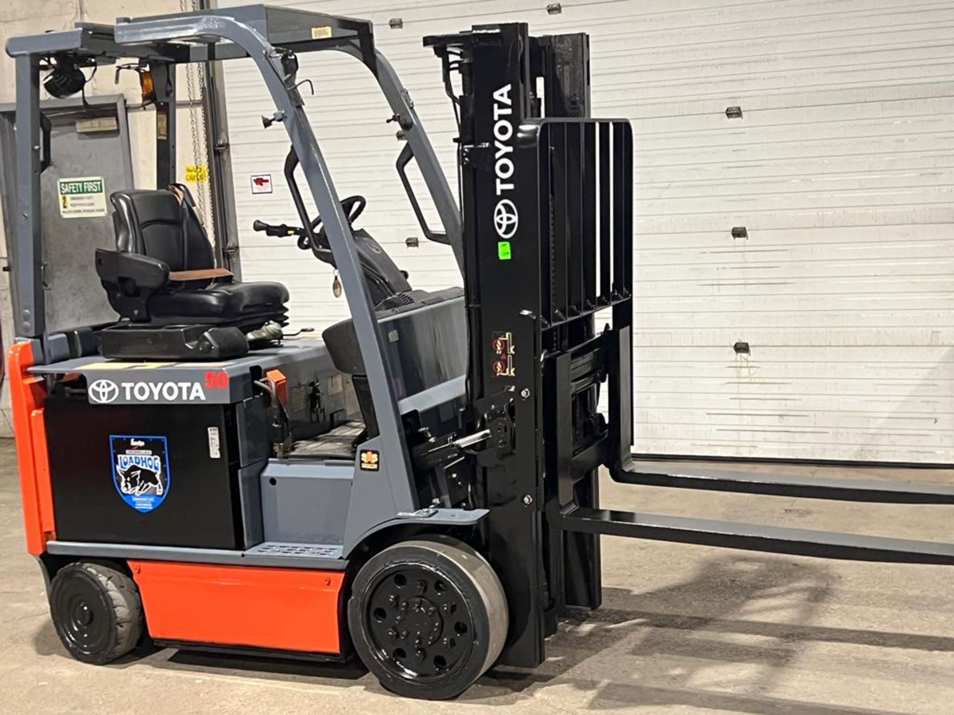 2014 Toyota 5,000lbs Capacity Forklift Electric 48V battery with Sideshift & 60" Forks - FREE