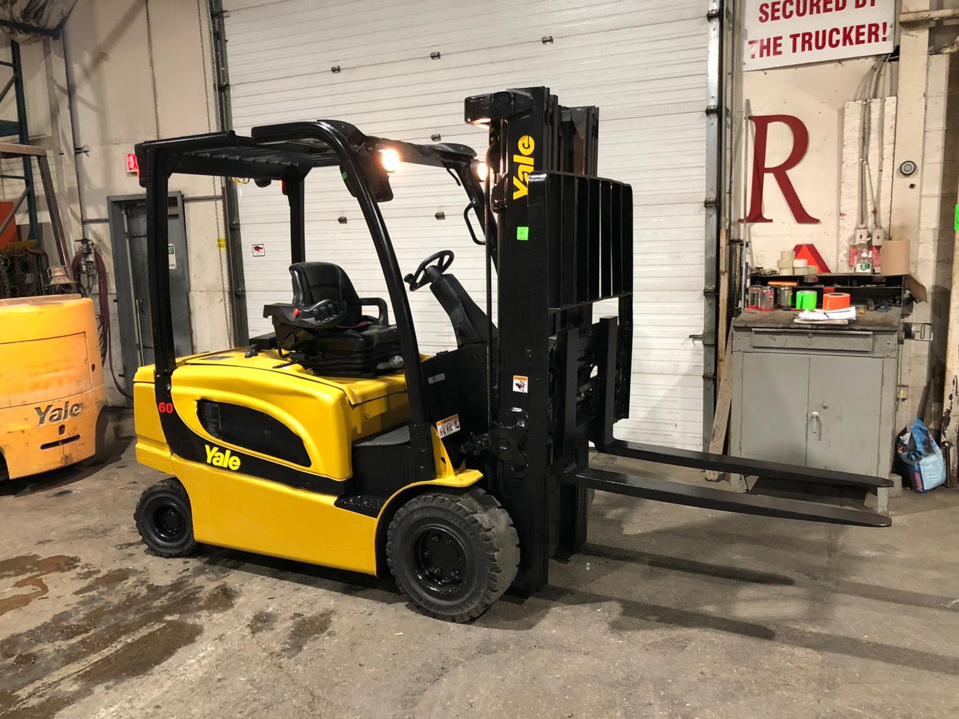 MINT 2019 Yale 6,000lbs Capacity Forklift INDOOR / OUTDOOR Electric 80V with Sideshift