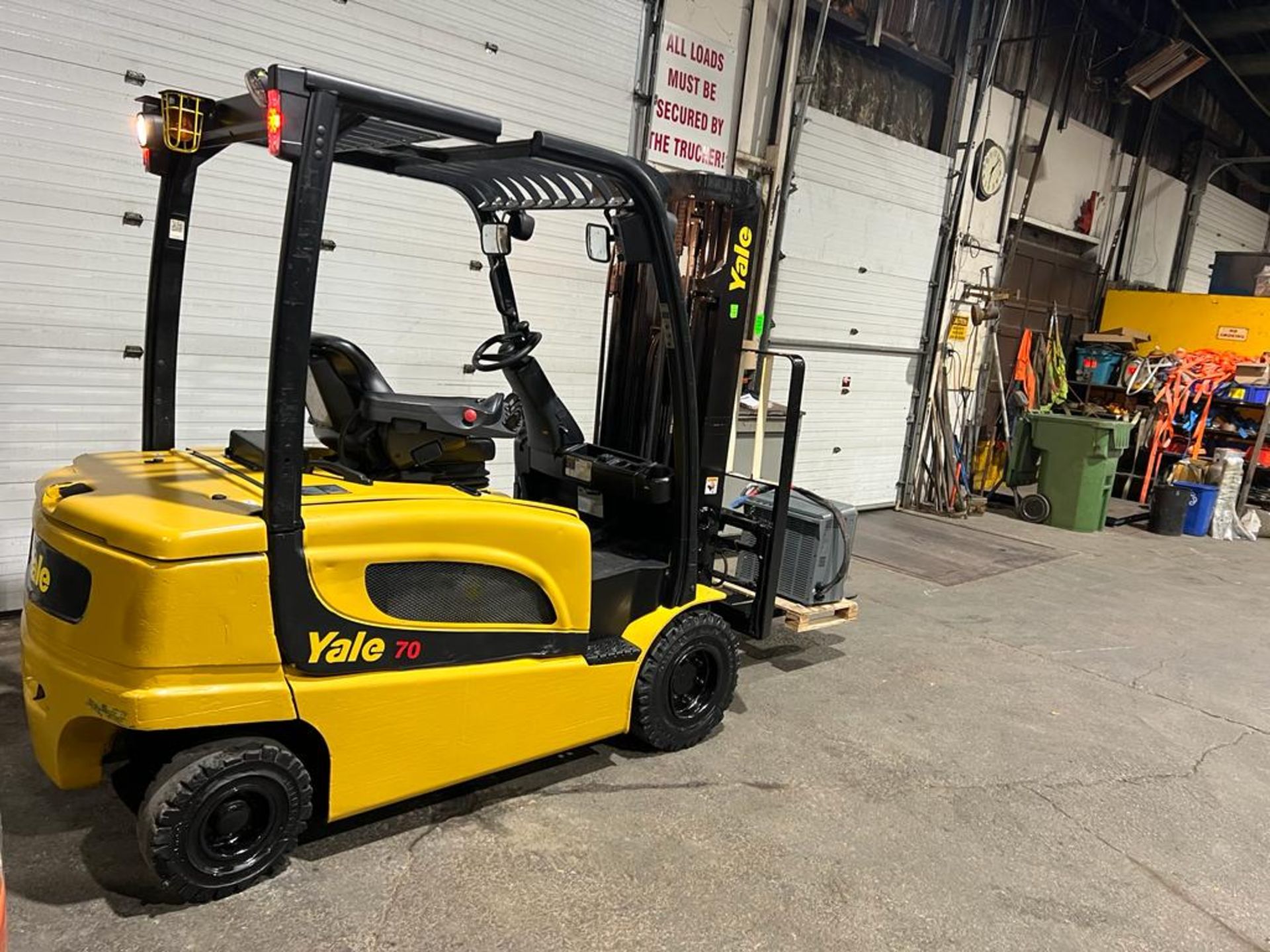 MINT 2019 Yale 7,000lbs Capacity Forklift INDOOR / OUTDOOR Electric 80V with Charger with - Image 2 of 5