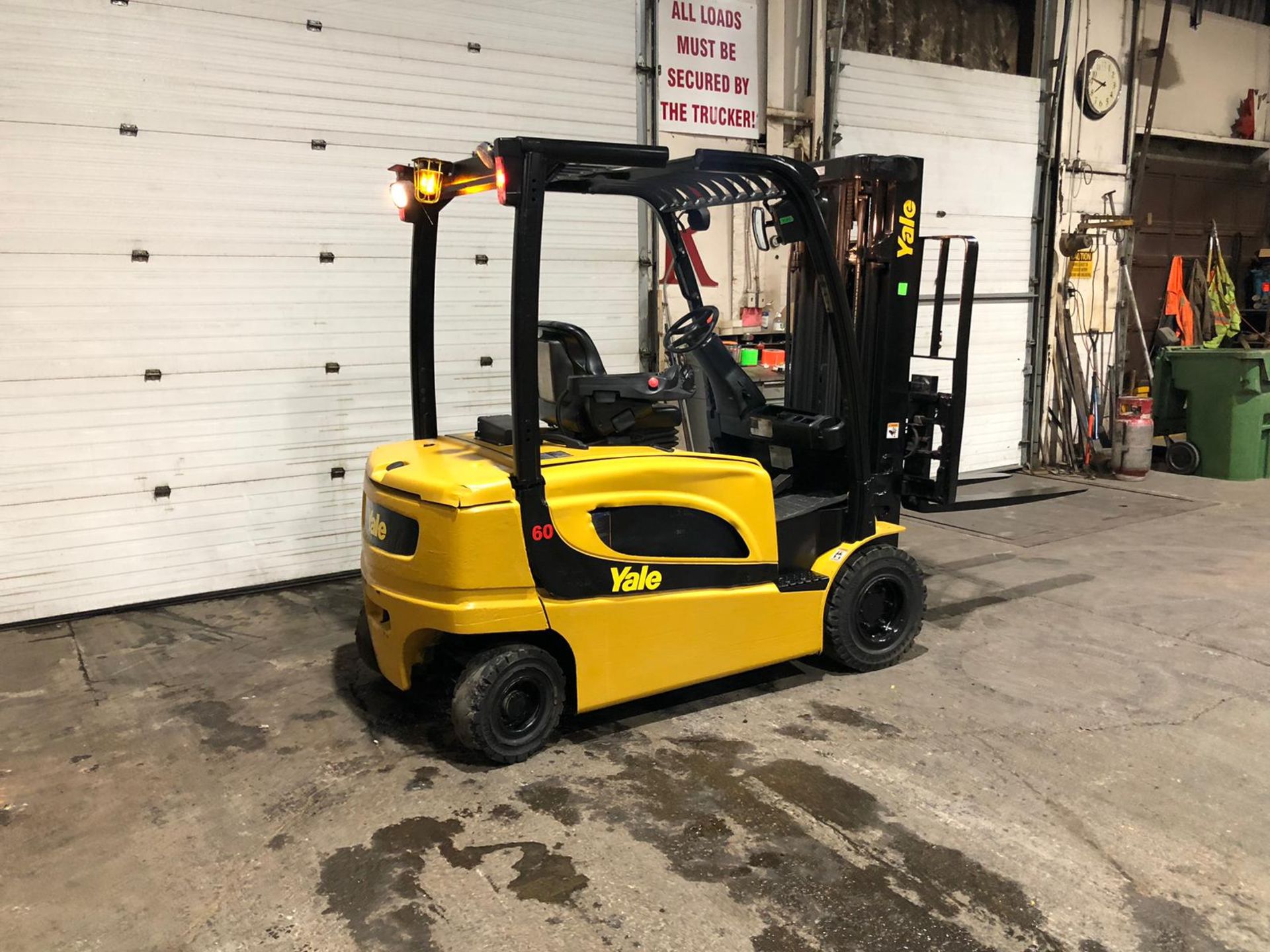 MINT 2019 Yale 6,000lbs Capacity Forklift INDOOR / OUTDOOR Electric 80V with Sideshift - Image 2 of 6