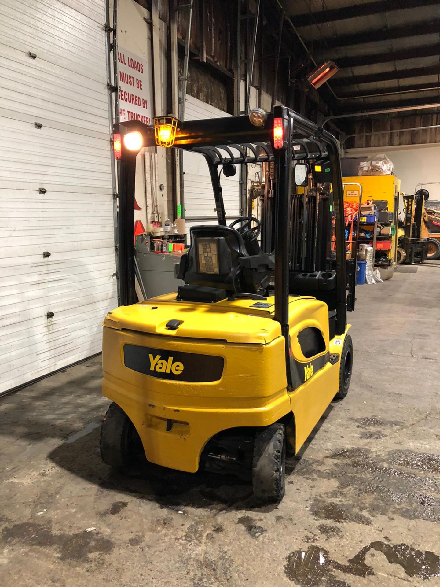 MINT 2019 Yale 6,000lbs Capacity Forklift INDOOR / OUTDOOR Electric 80V with Sideshift - Image 3 of 6