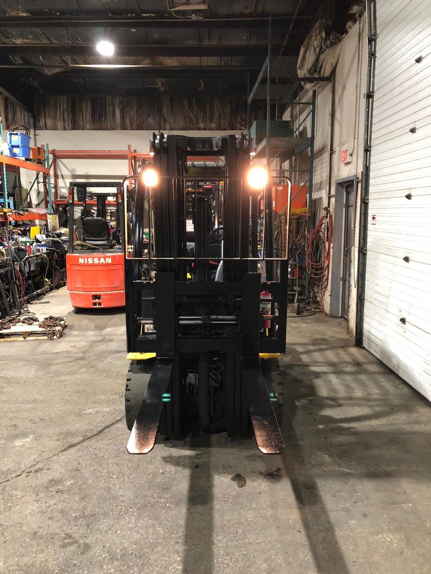 MINT 2019 Yale 6,000lbs Capacity Forklift INDOOR / OUTDOOR Electric 80V with Sideshift & Fork - Image 5 of 5