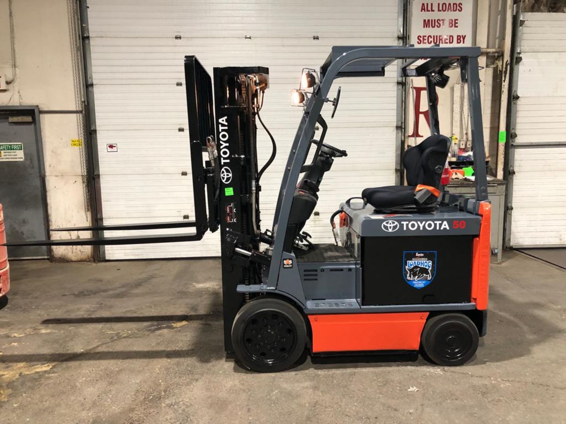2016 Toyota 5,000lbs Capacity Forklift Electric with Sideshift and 3-stage Mast 36V - FREE CUSTOMS