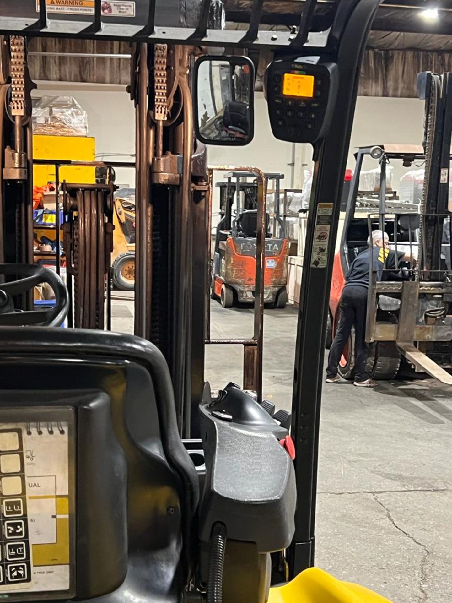 MINT 2019 Yale 7,000lbs Capacity Forklift INDOOR / OUTDOOR Electric 80V with Sideshift & Fork - Image 2 of 4
