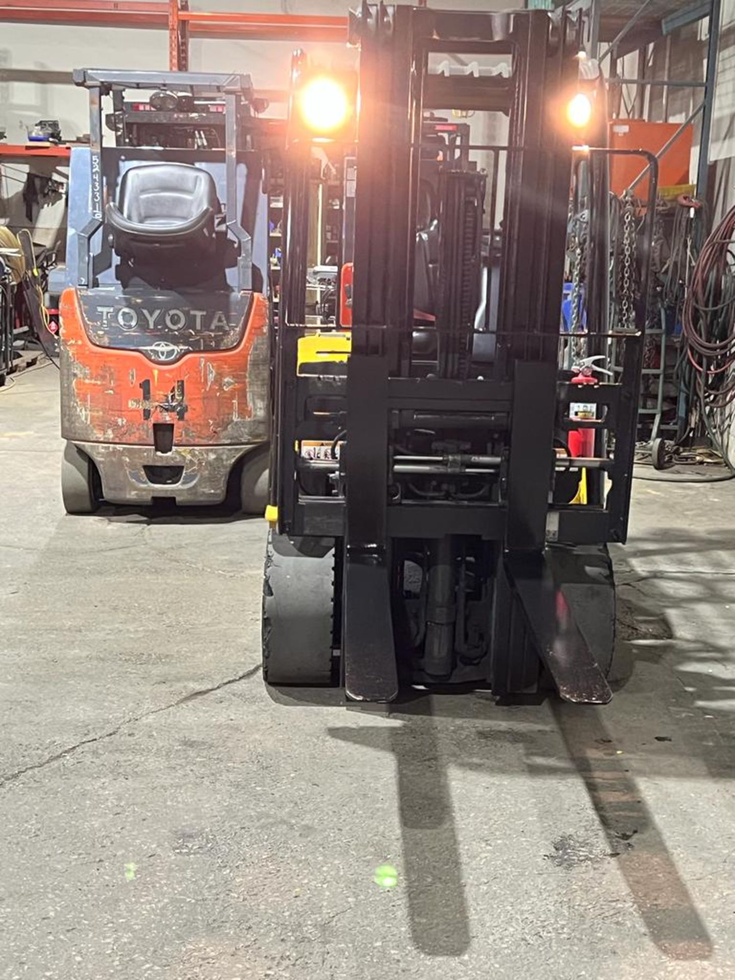 MINT 2019 Yale 7,000lbs Capacity Forklift INDOOR / OUTDOOR Electric 80V with Sideshift & Fork - Image 4 of 4