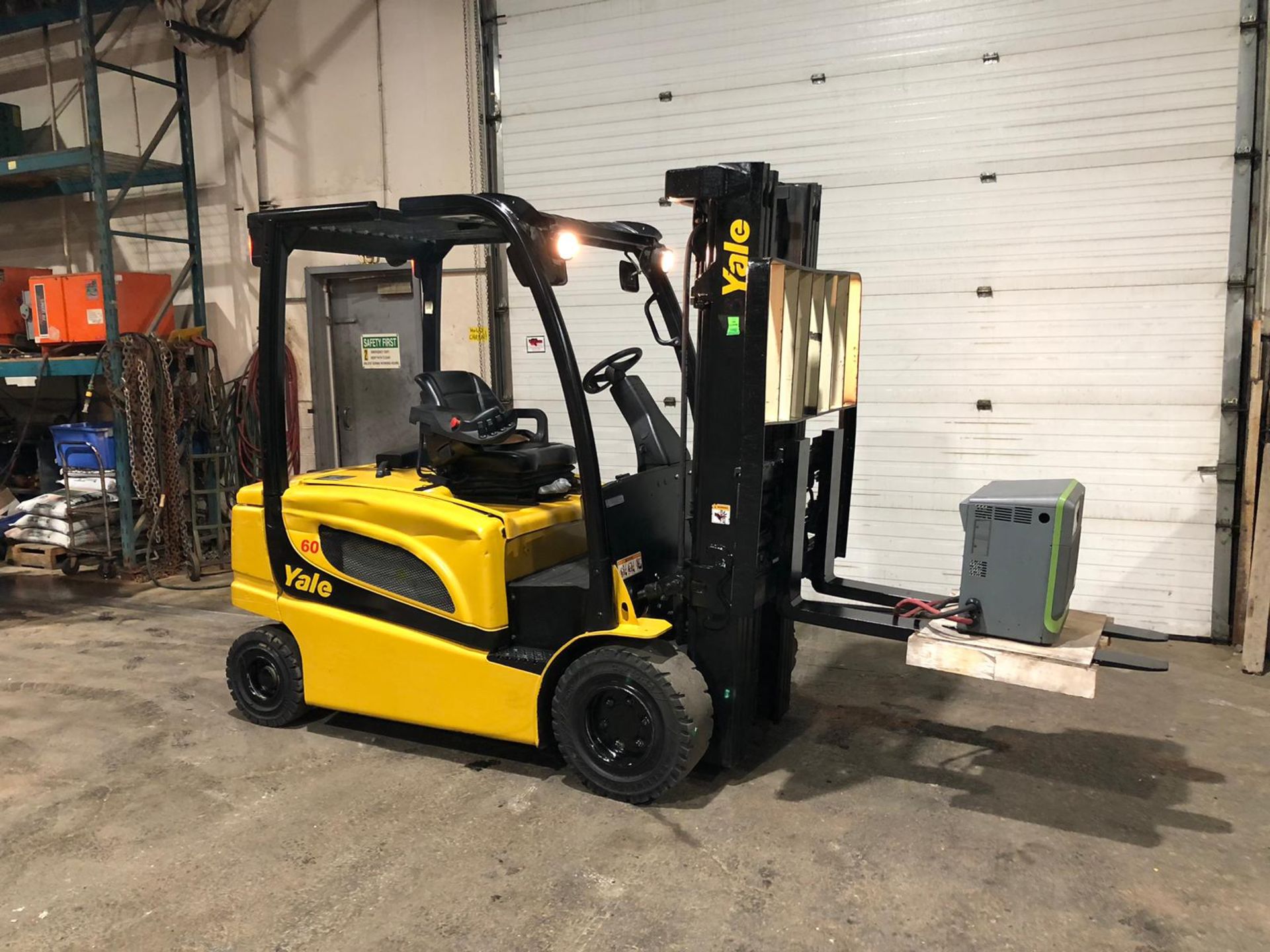 MINT 2019 Yale 6,000lbs Capacity Forklift INDOOR / OUTDOOR Electric 80V with Charger with Sideshift