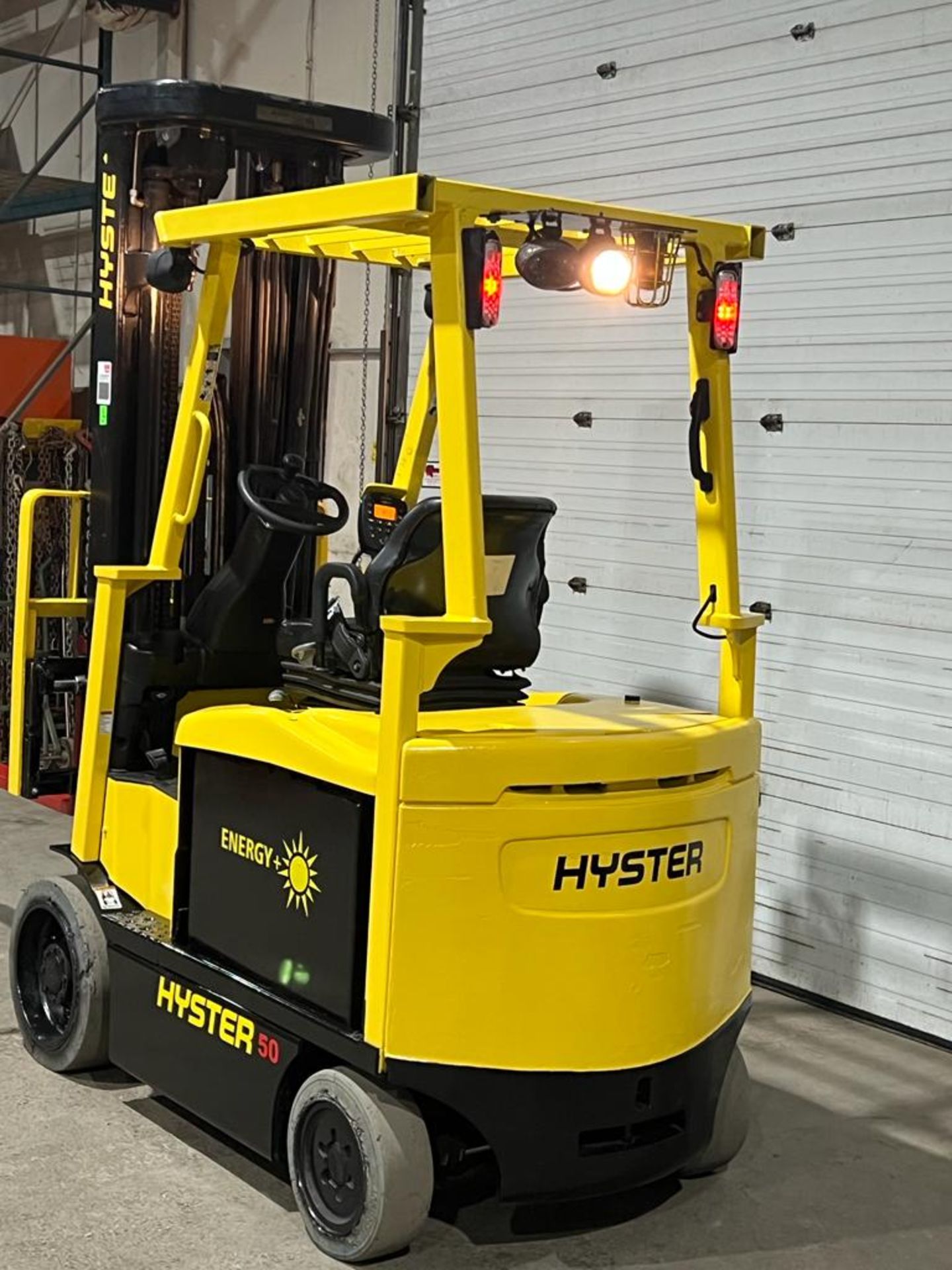 2017 Hyster 5,000lbs Capacity Forklift Electric with 48V Battery & 4-STAGE MAST with Sideshift - Image 5 of 5