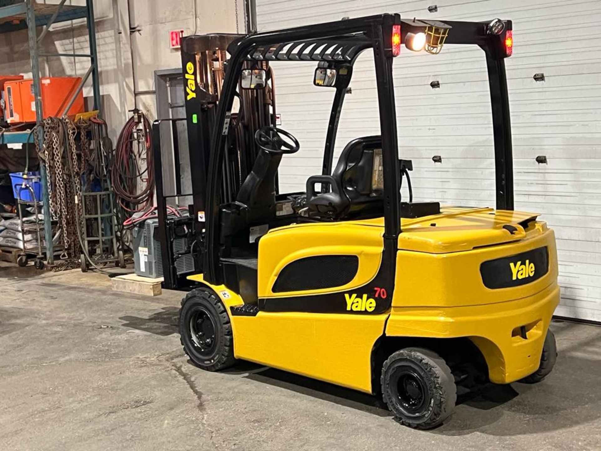 MINT 2019 Yale 7,000lbs Capacity Forklift INDOOR / OUTDOOR Electric 80V with Charger with - Image 2 of 5