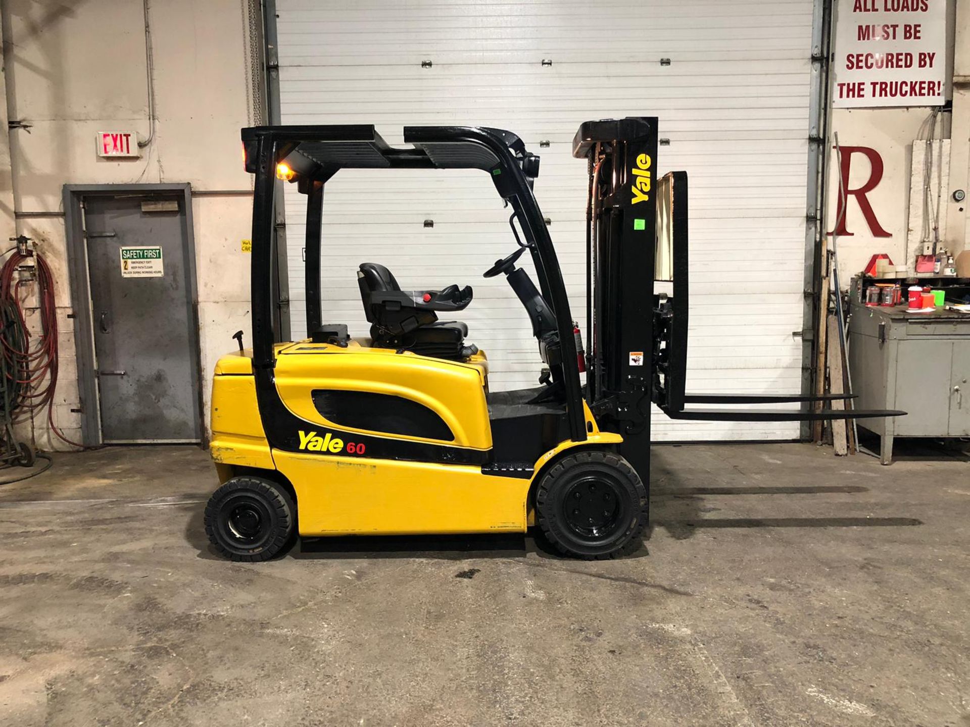 MINT 2019 Yale 6,000lbs Capacity Forklift INDOOR / OUTDOOR Electric 80V with Sideshift & Fork