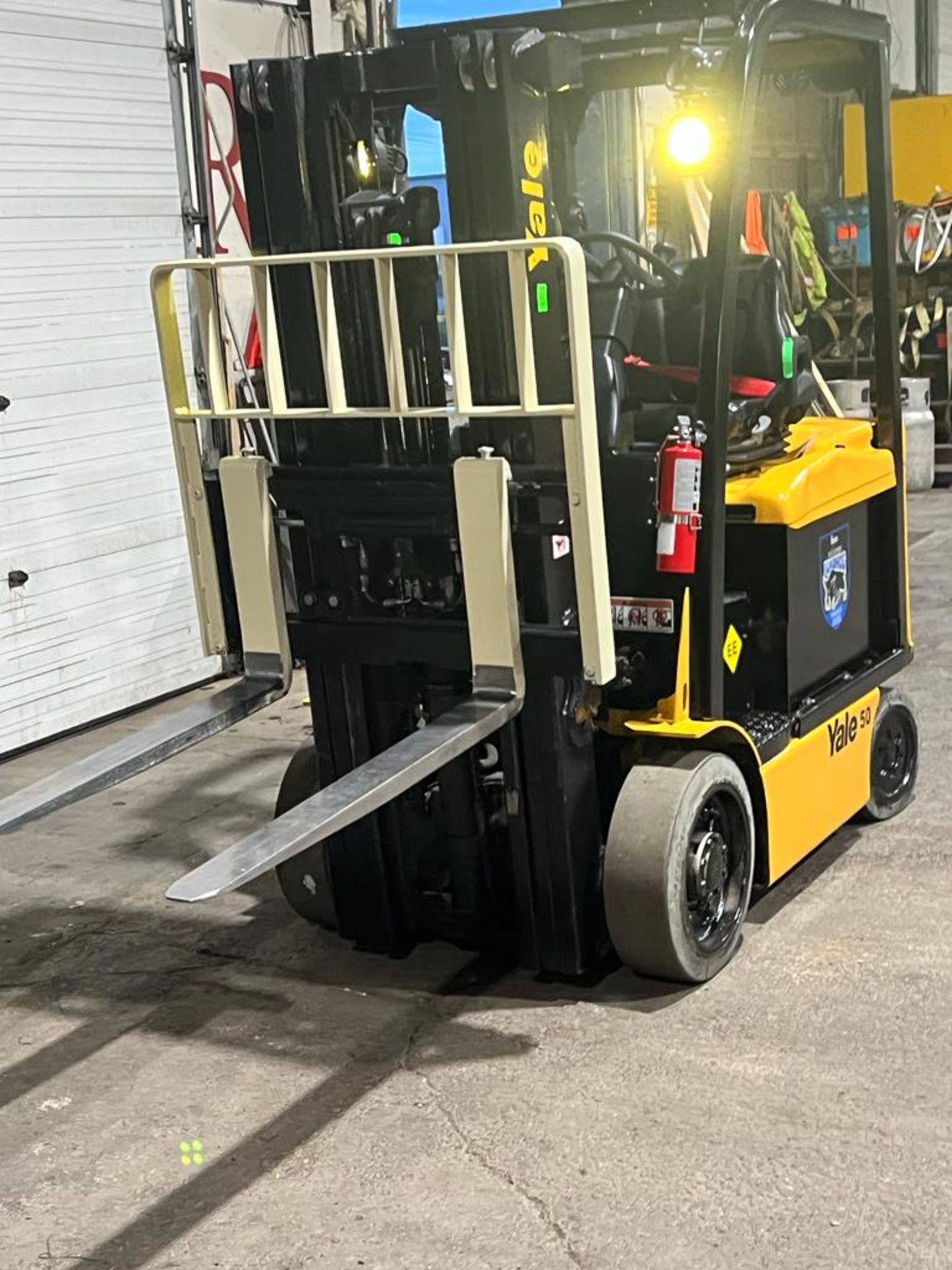 2016 Yale 5,000lbs Capacity EXPLOSION PROOF Forklift Electric 48V 4-STAGE MAST with Sideshif and Low - Image 2 of 3