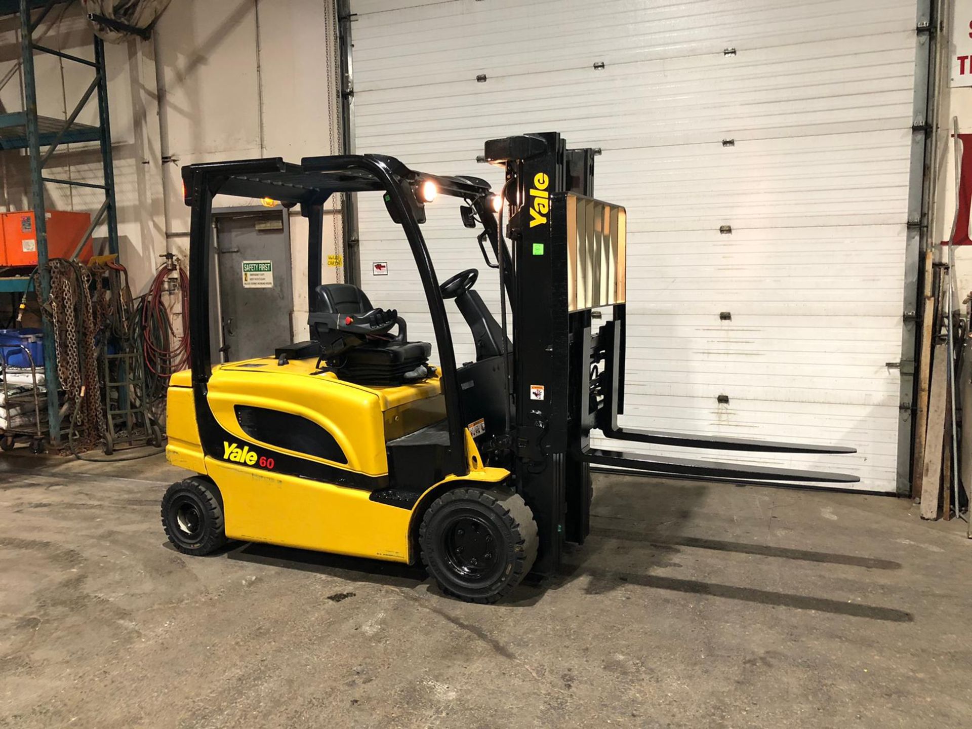 MINT 2019 Yale 6,000lbs Capacity Forklift INDOOR / OUTDOOR Electric 80V with Sideshift & Fork - Image 3 of 5